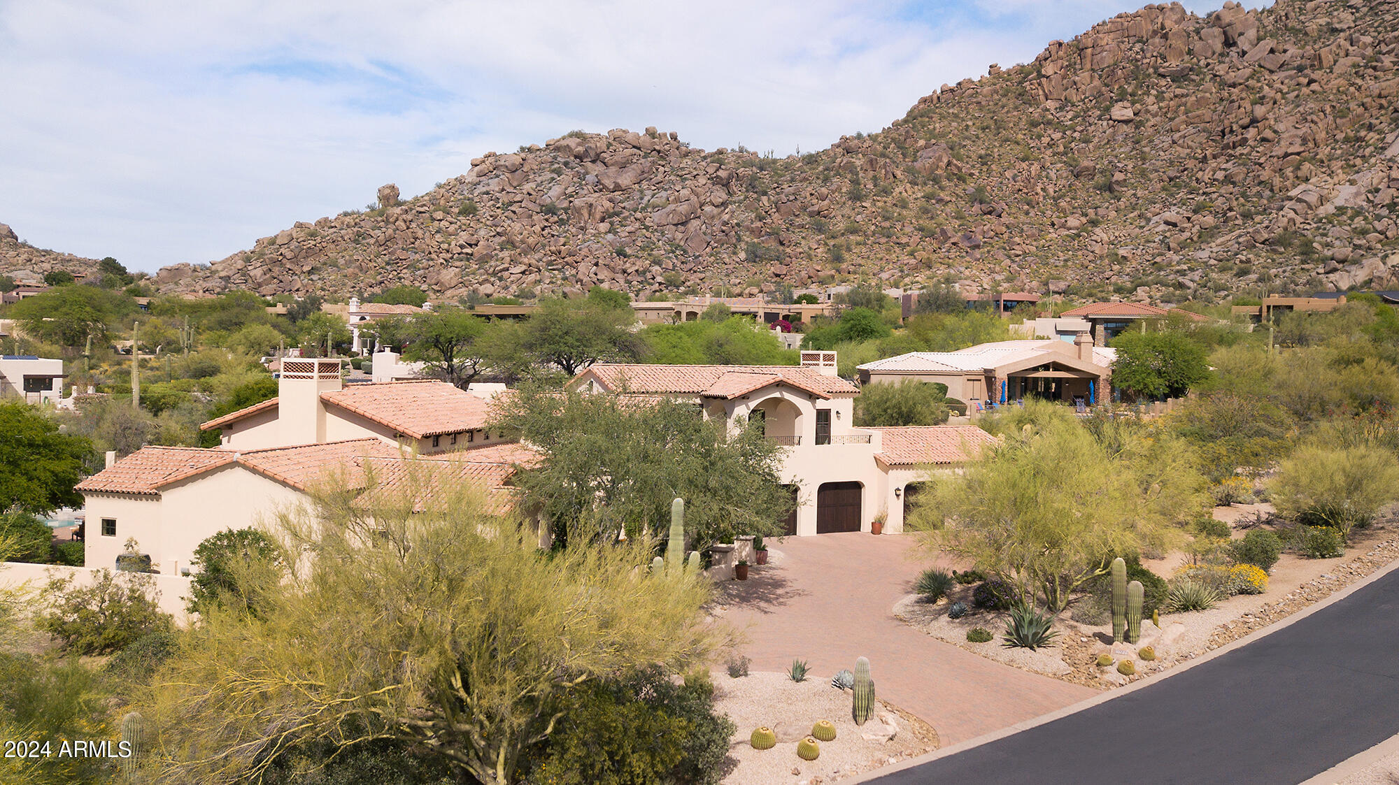 10728 E COTTONTAIL Lane
