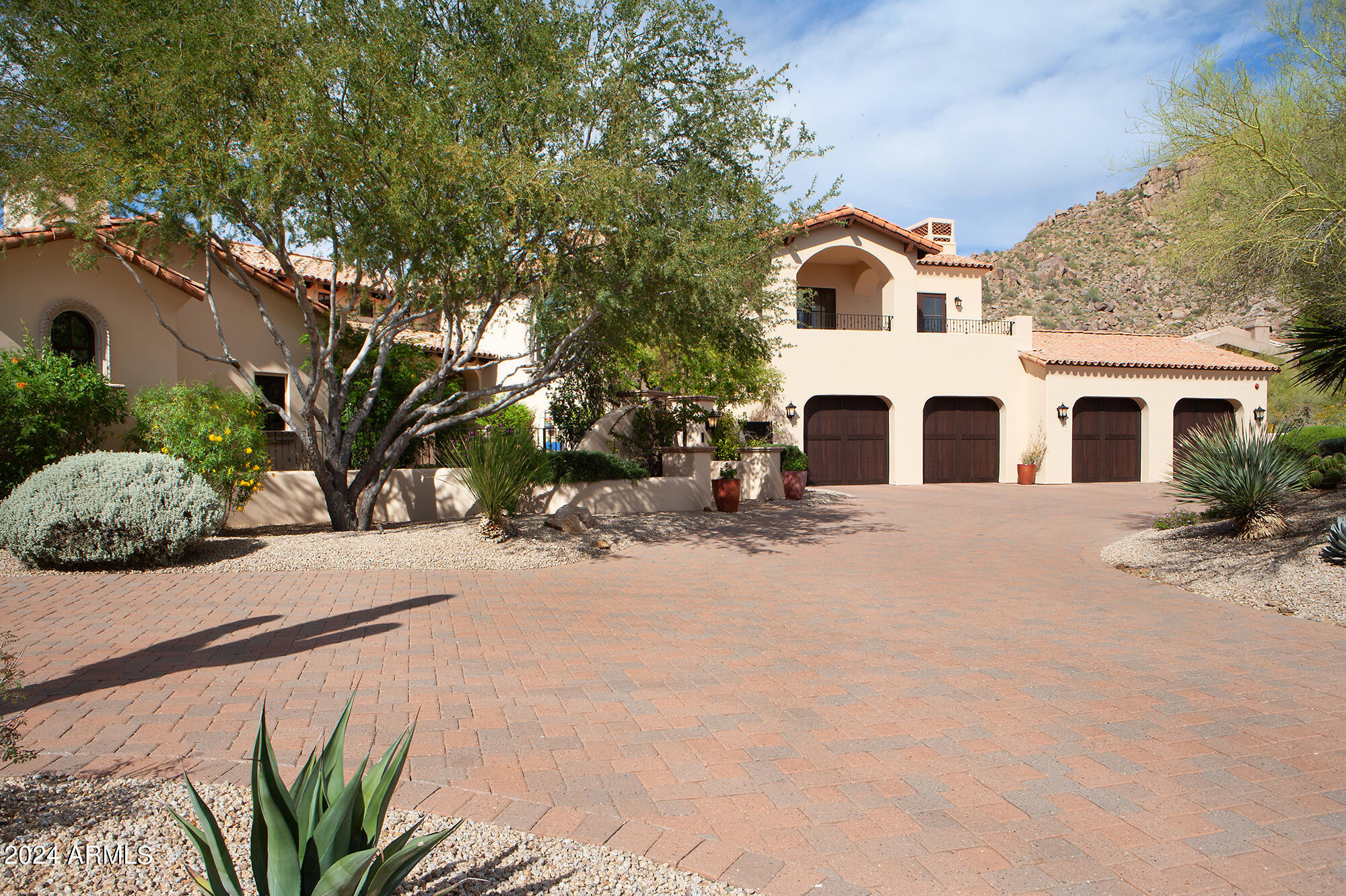 10728 E COTTONTAIL Lane