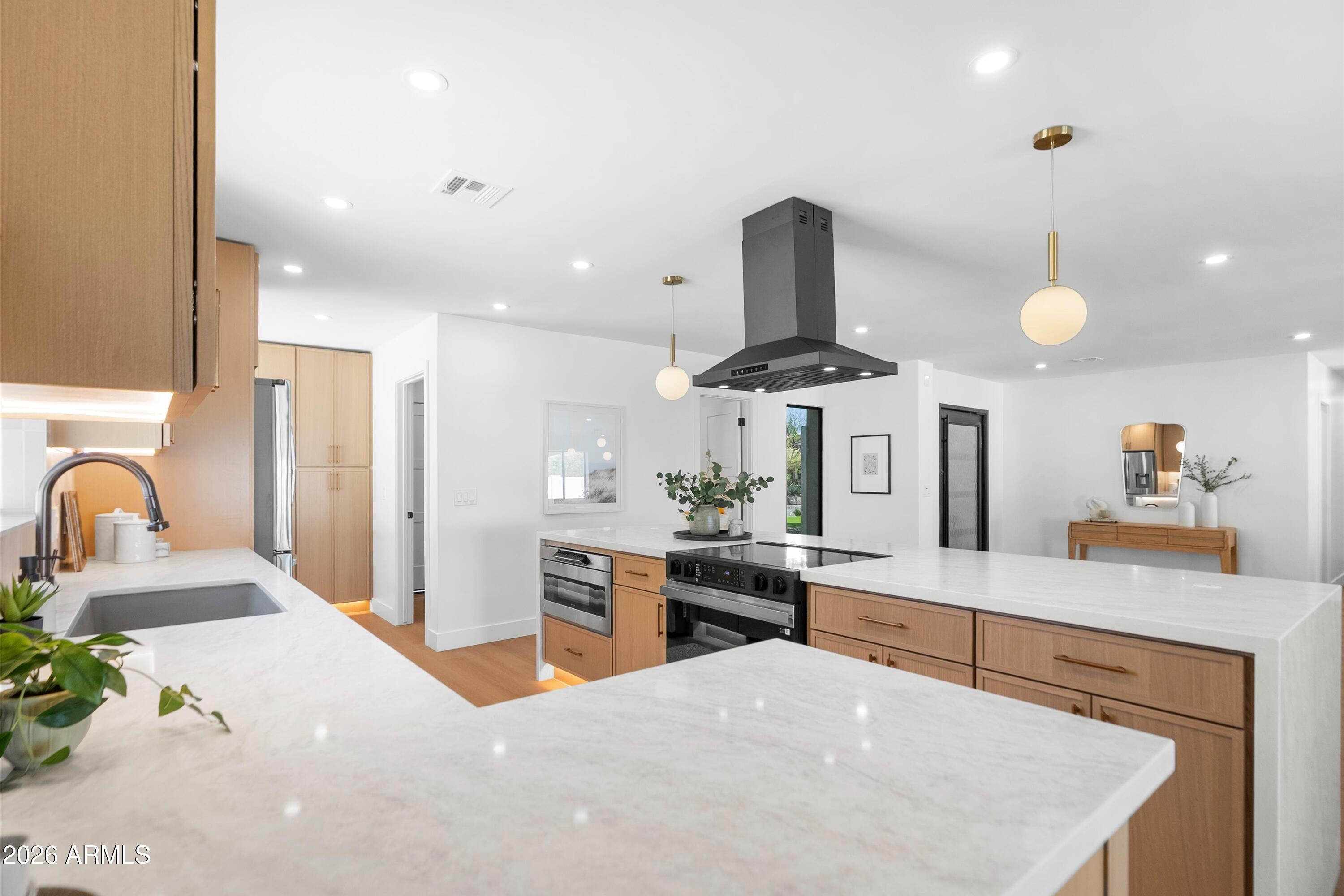 5334 E SHERIDAN Street