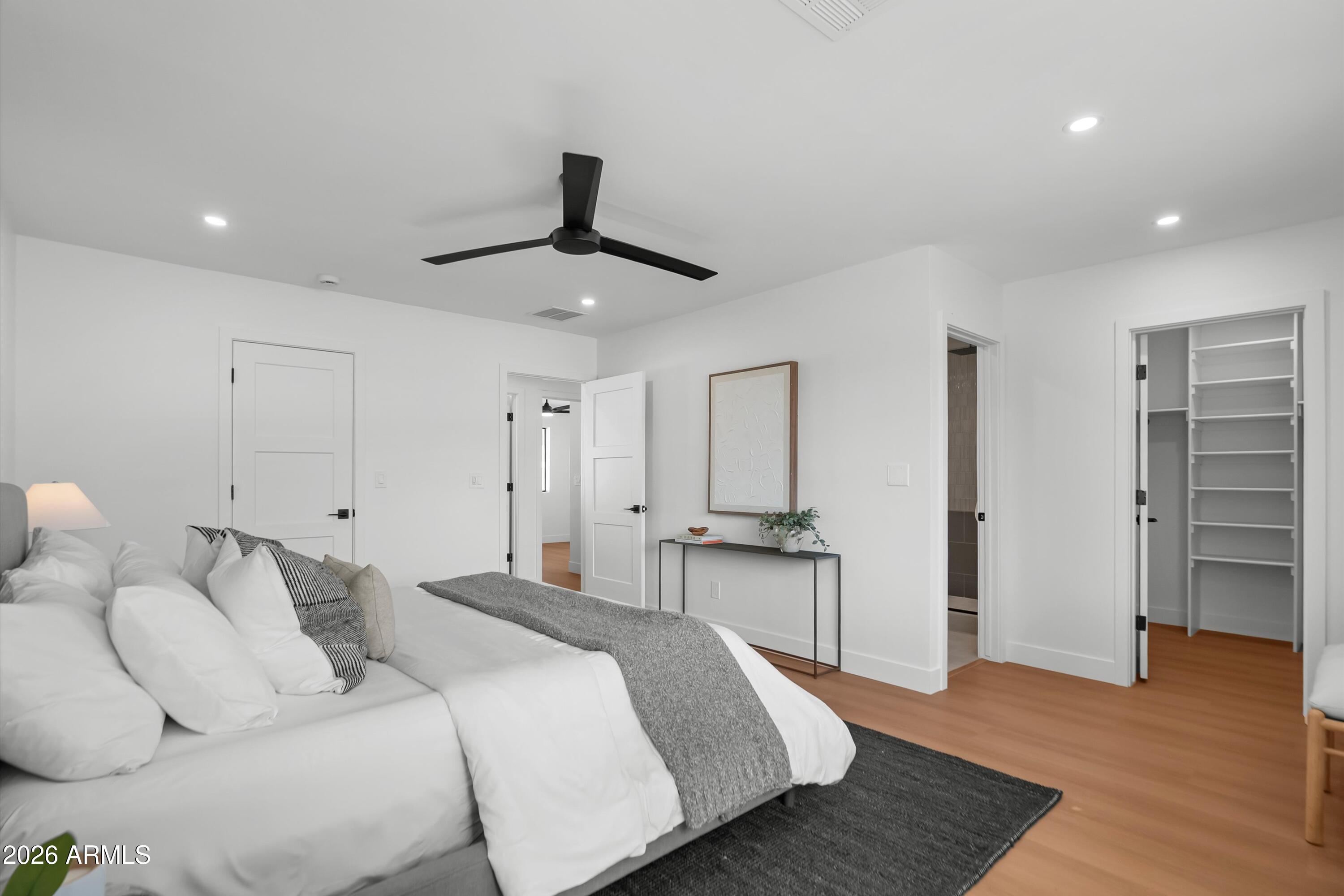 5334 E SHERIDAN Street