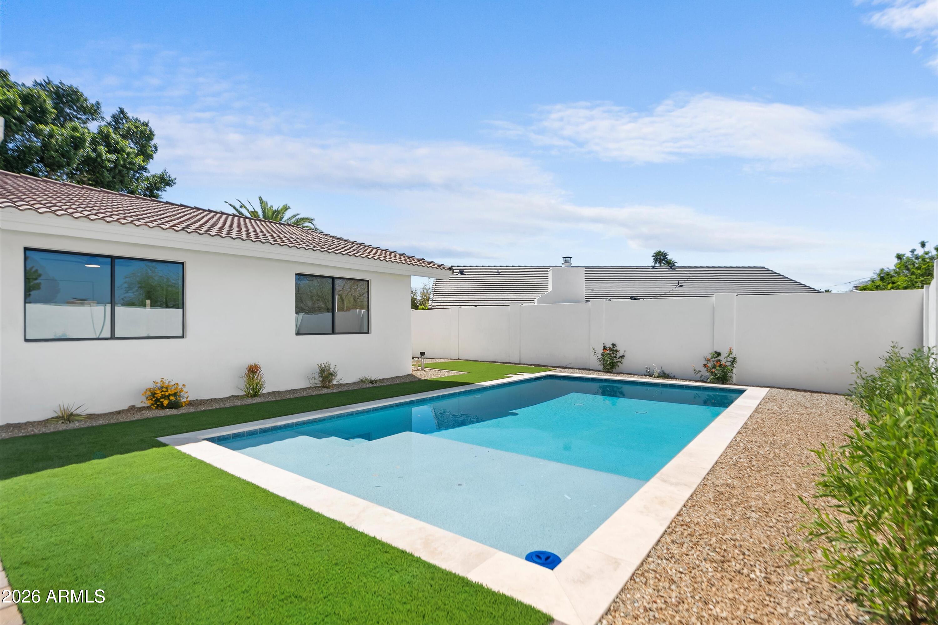 5334 E SHERIDAN Street