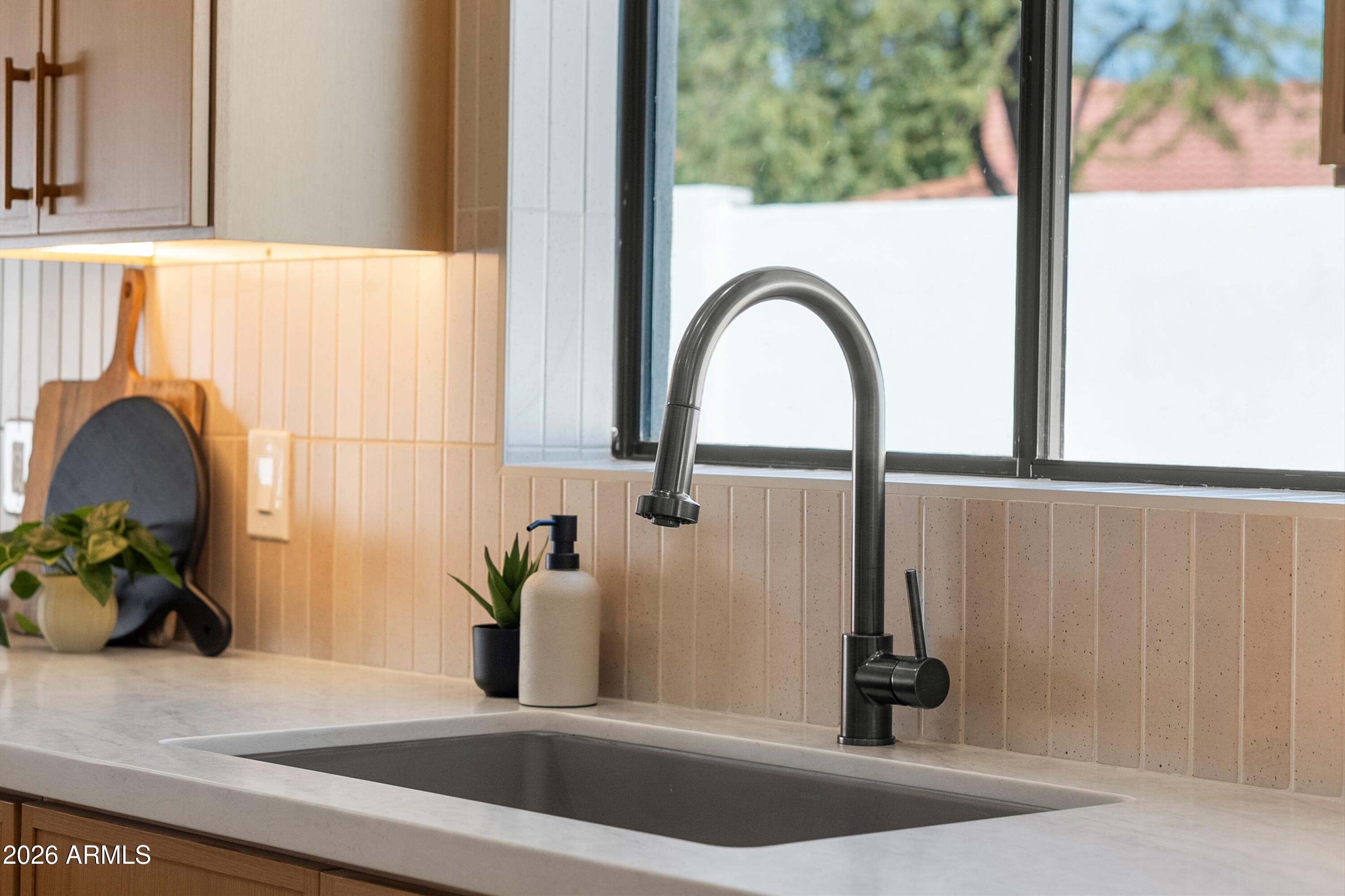 5334 E SHERIDAN Street