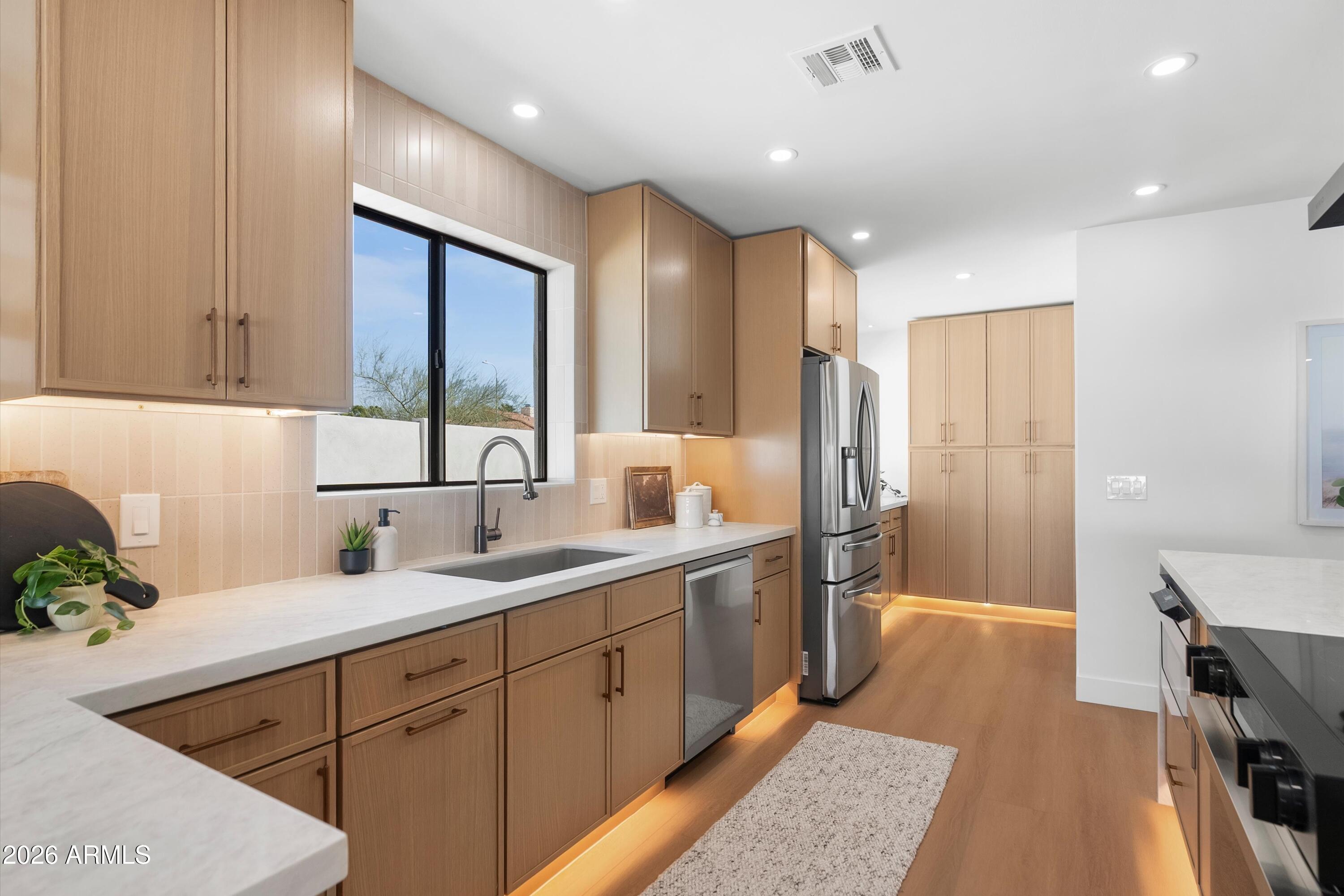 5334 E SHERIDAN Street