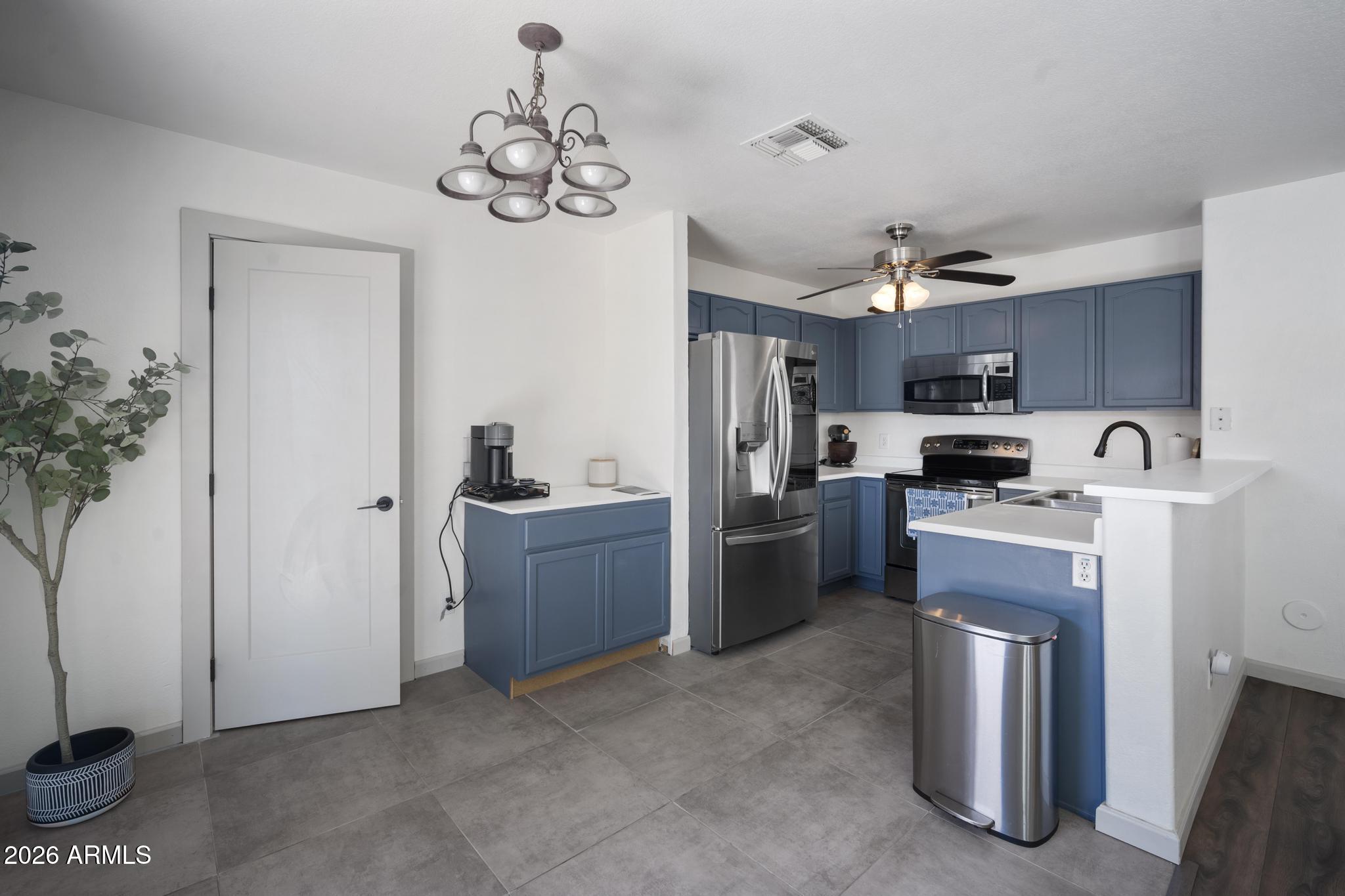 2027 E CIELO GRANDE Avenue