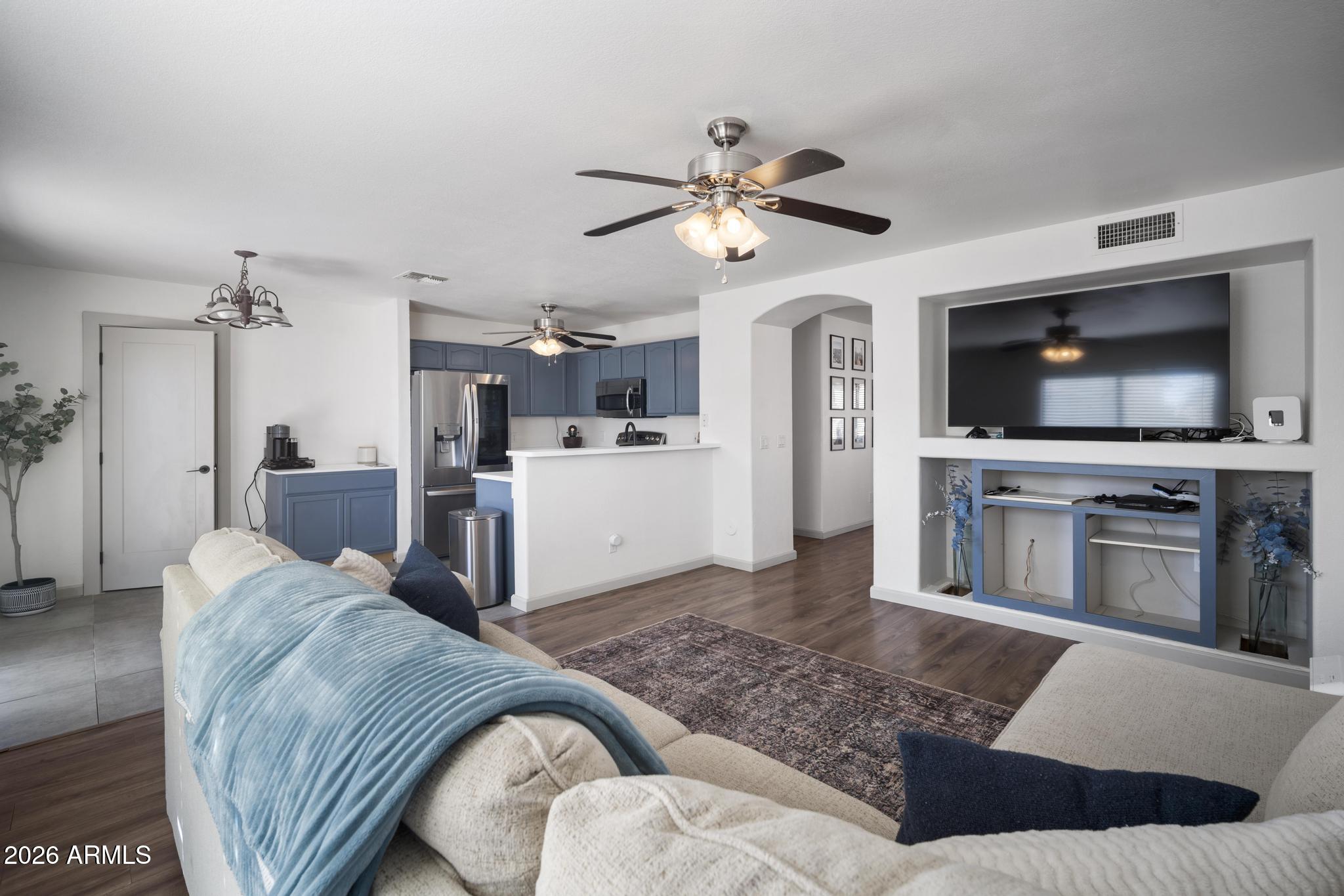 2027 E CIELO GRANDE Avenue