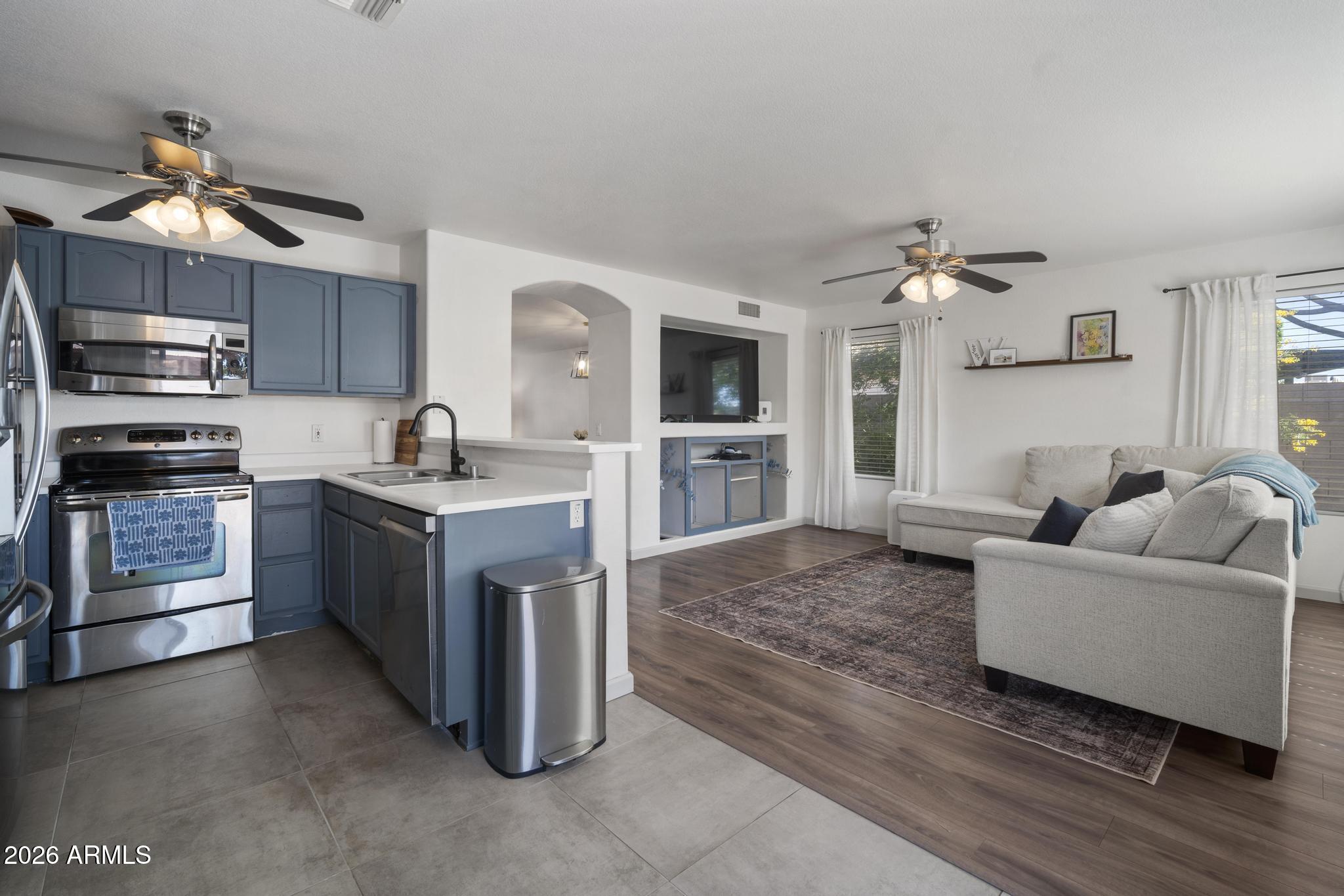 2027 E CIELO GRANDE Avenue