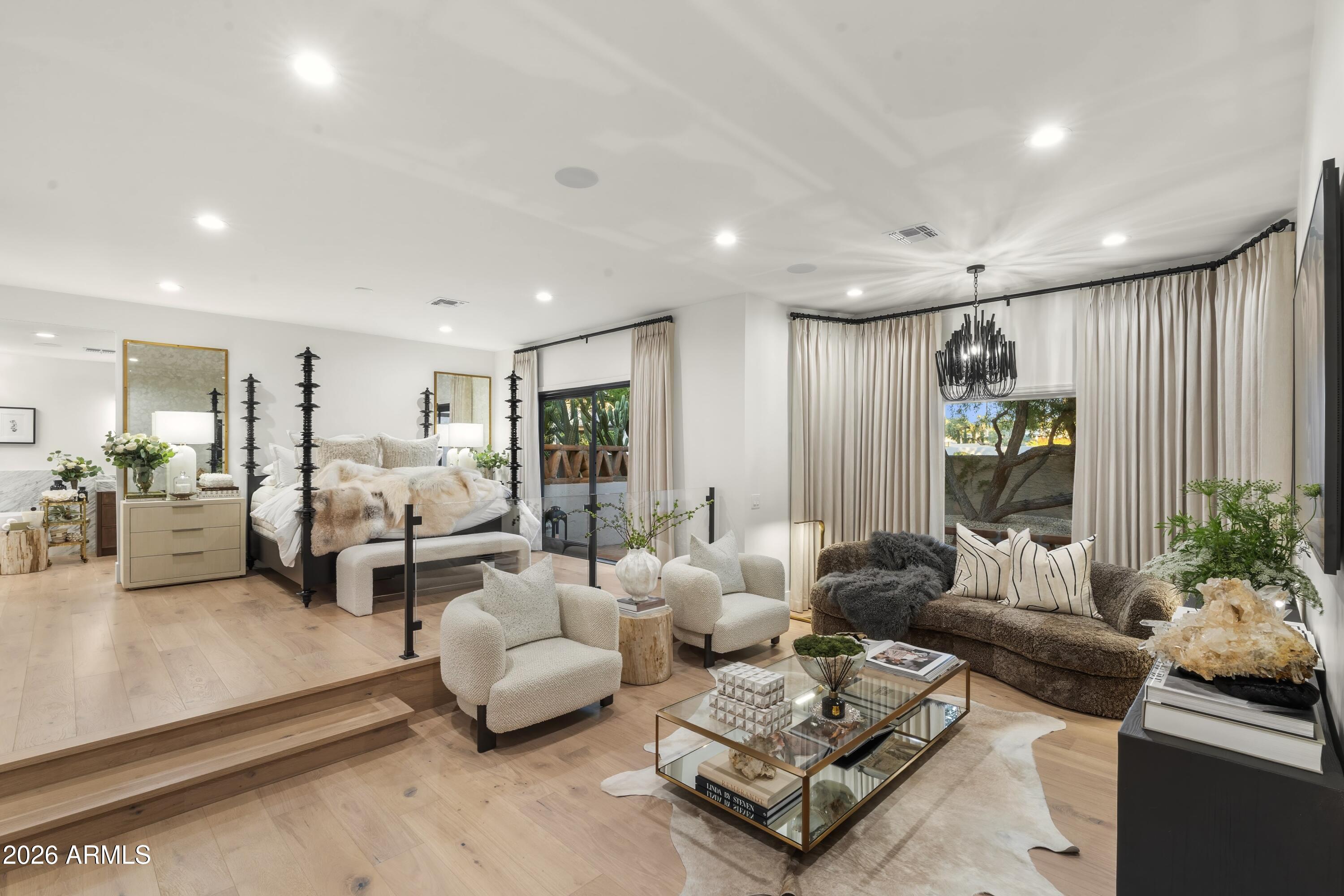 8119 E FOOTHILLS Drive