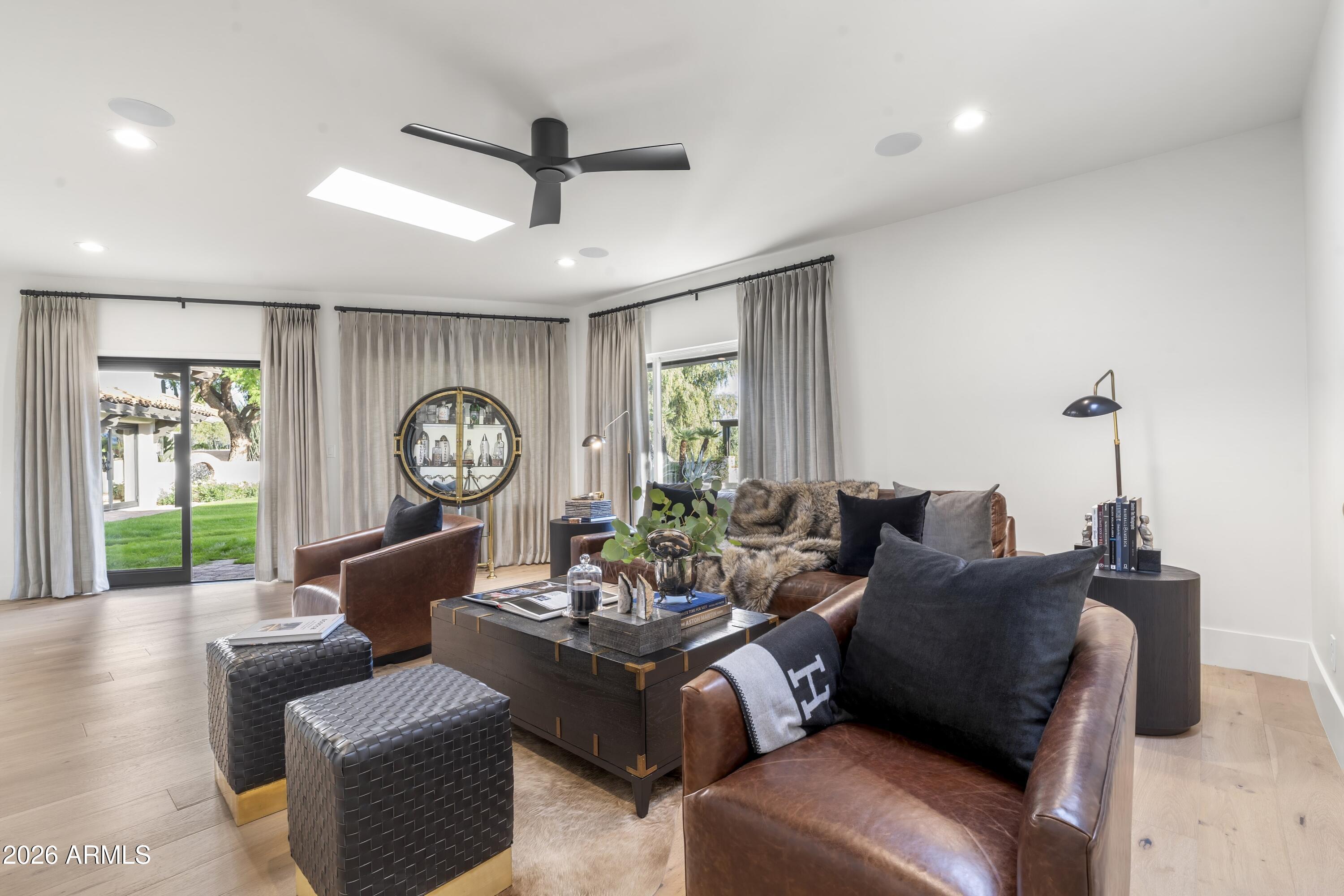 8119 E FOOTHILLS Drive