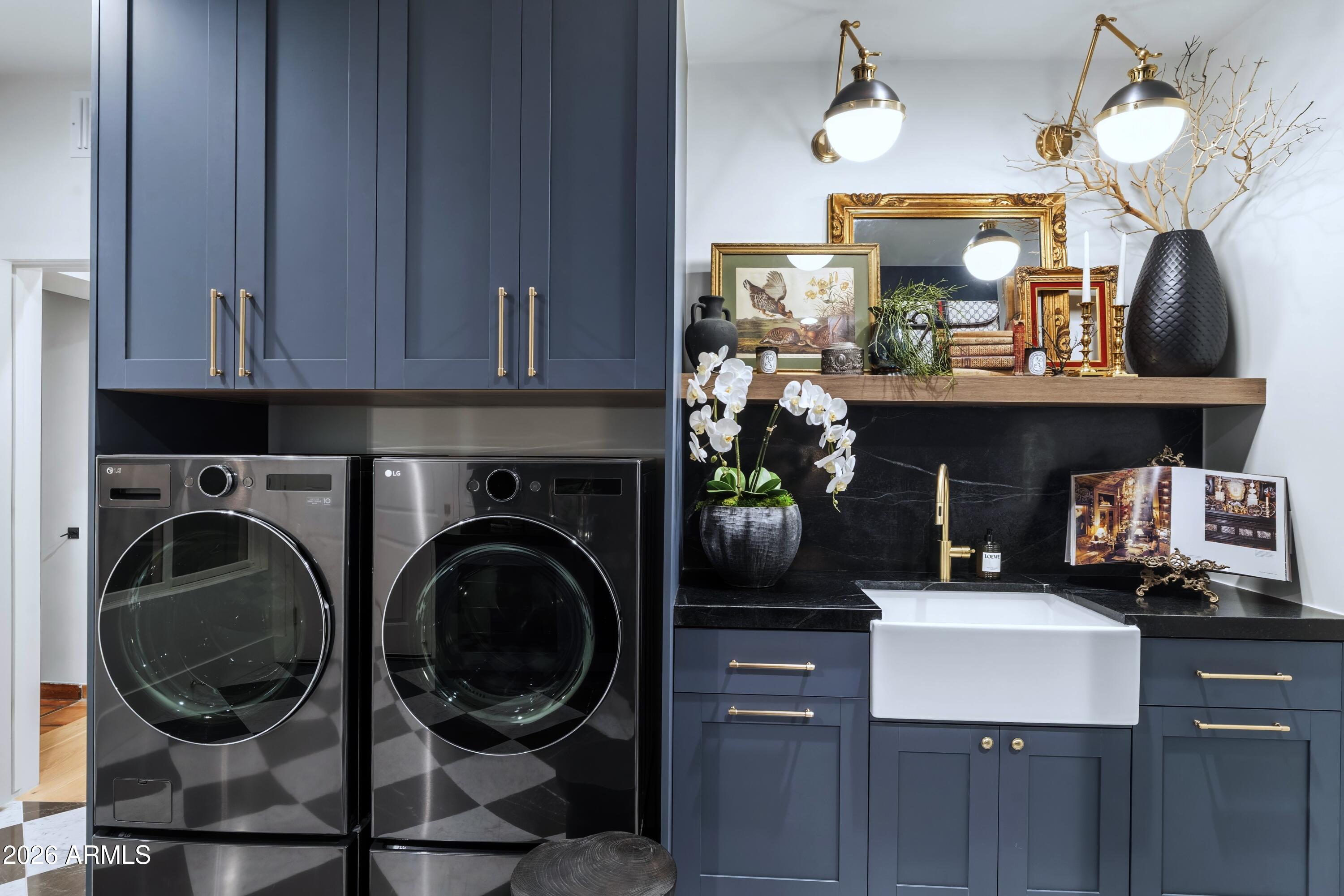 8119 E FOOTHILLS Drive