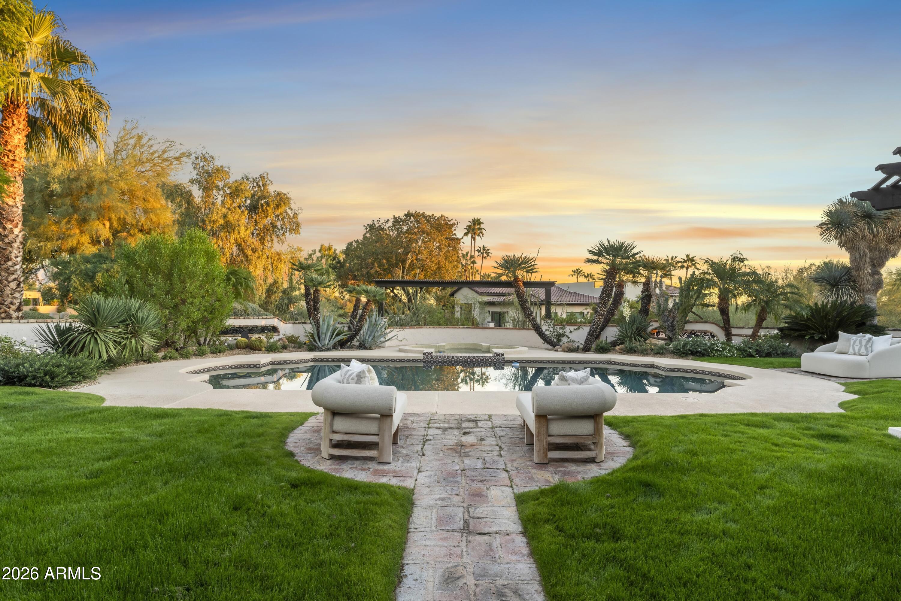 8119 E FOOTHILLS Drive