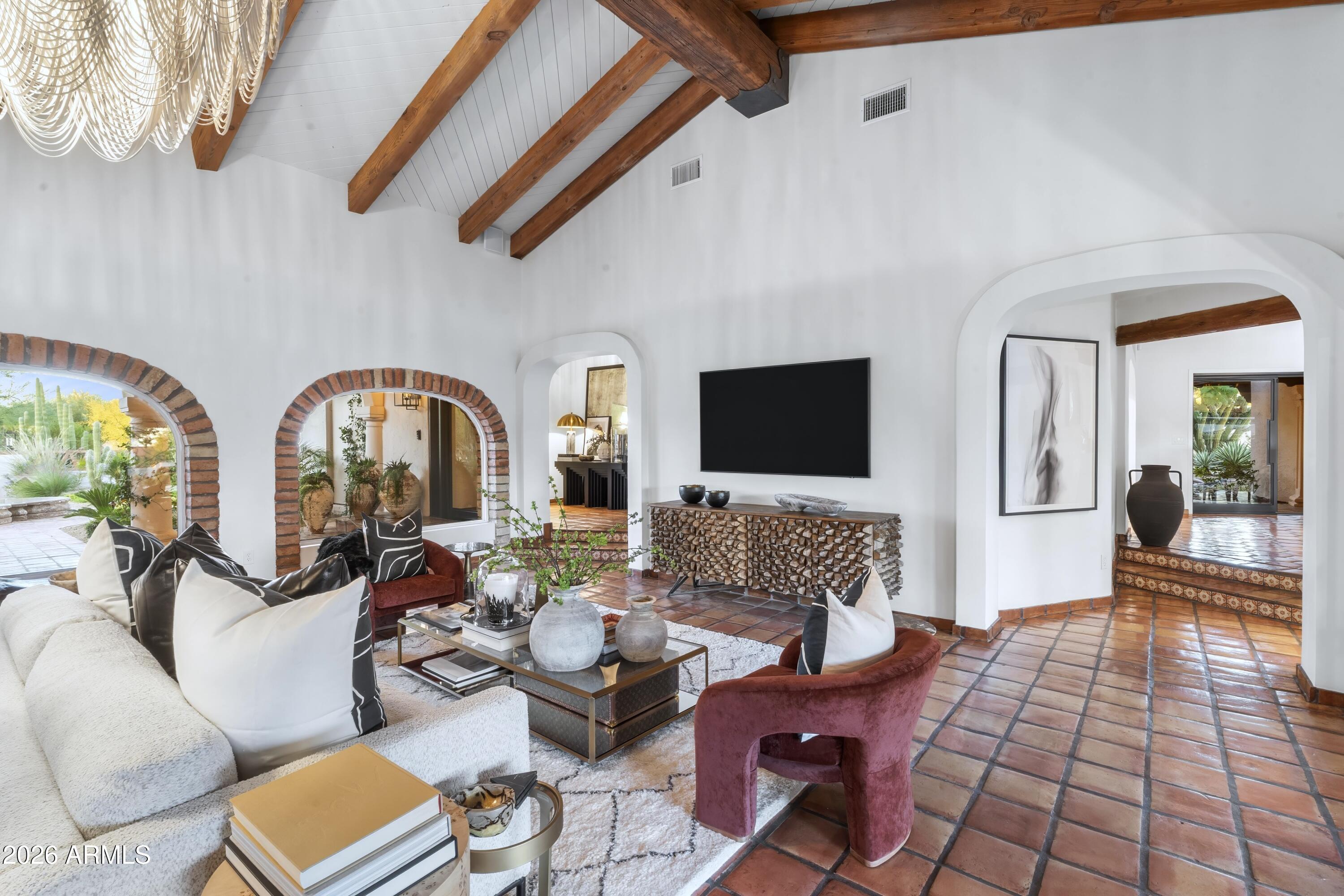 8119 E FOOTHILLS Drive