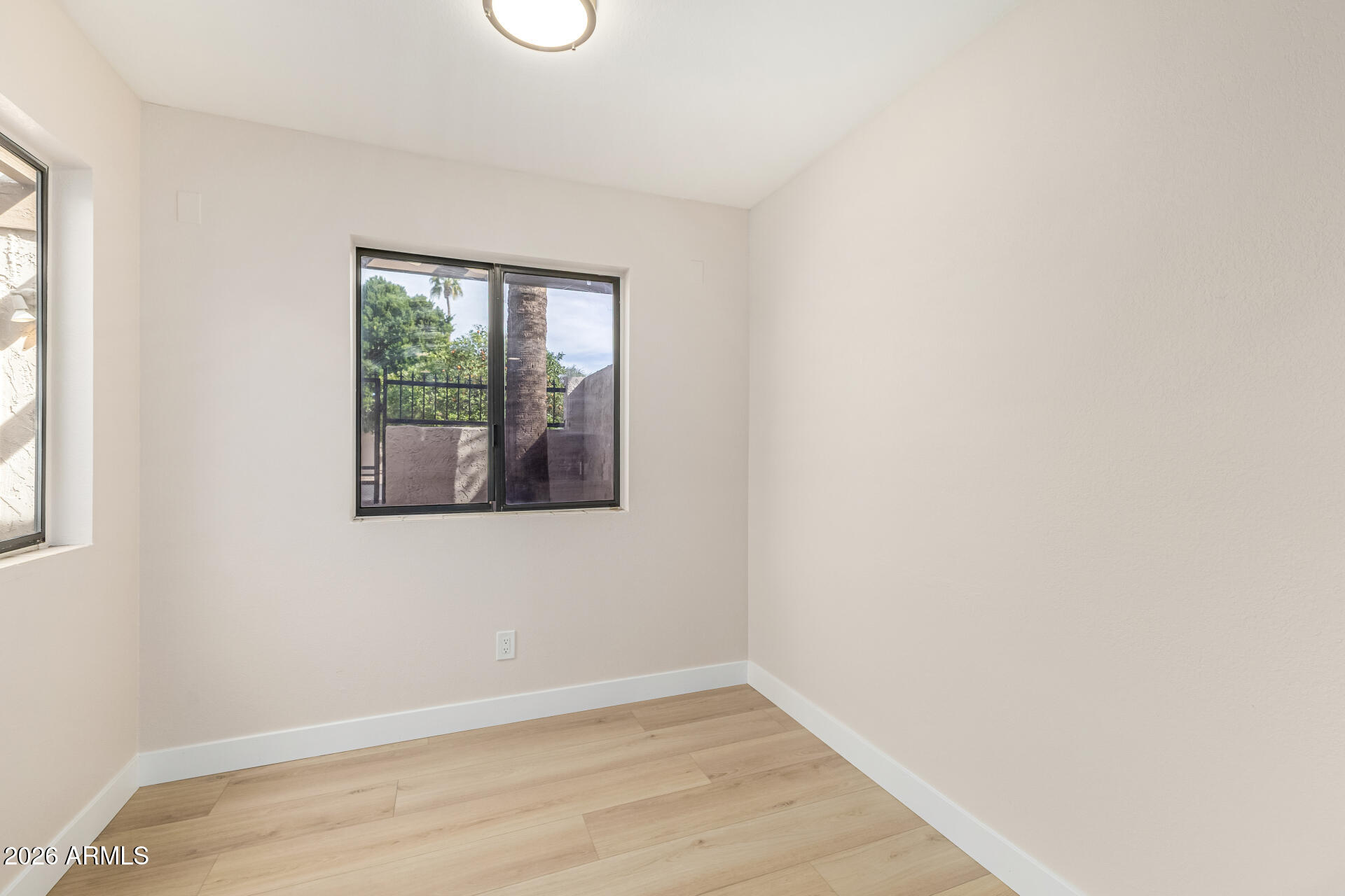 5622 N 78TH Place N