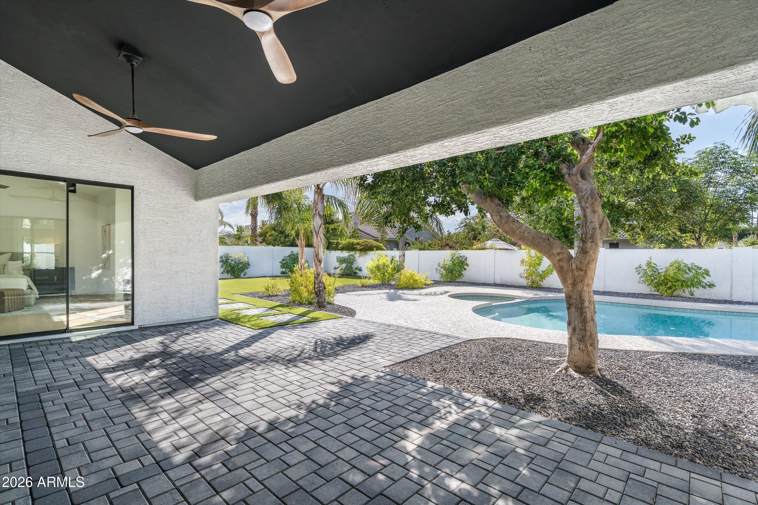 10228 N 55th Place
