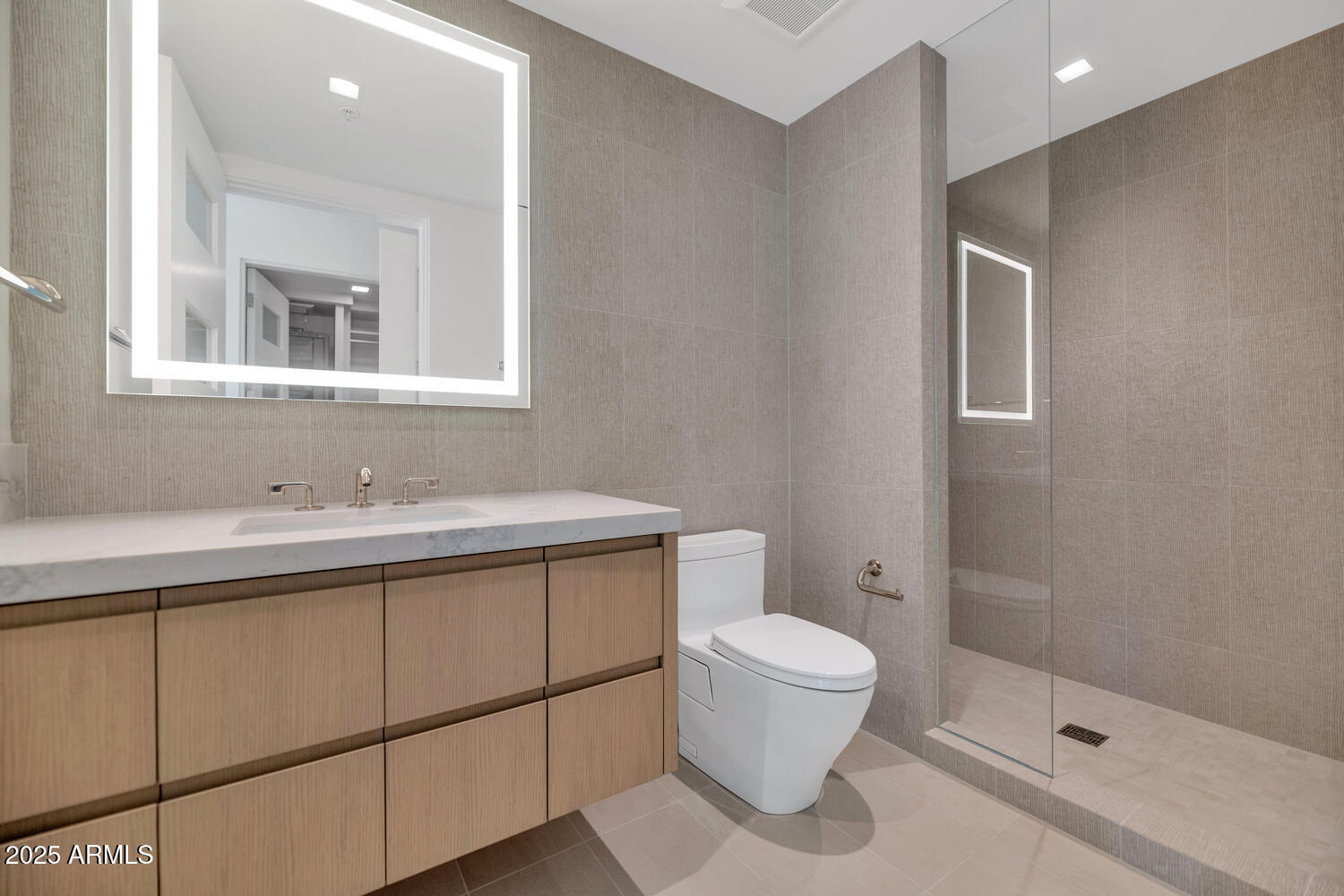 6587 N PALMERAIE Boulevard 2007