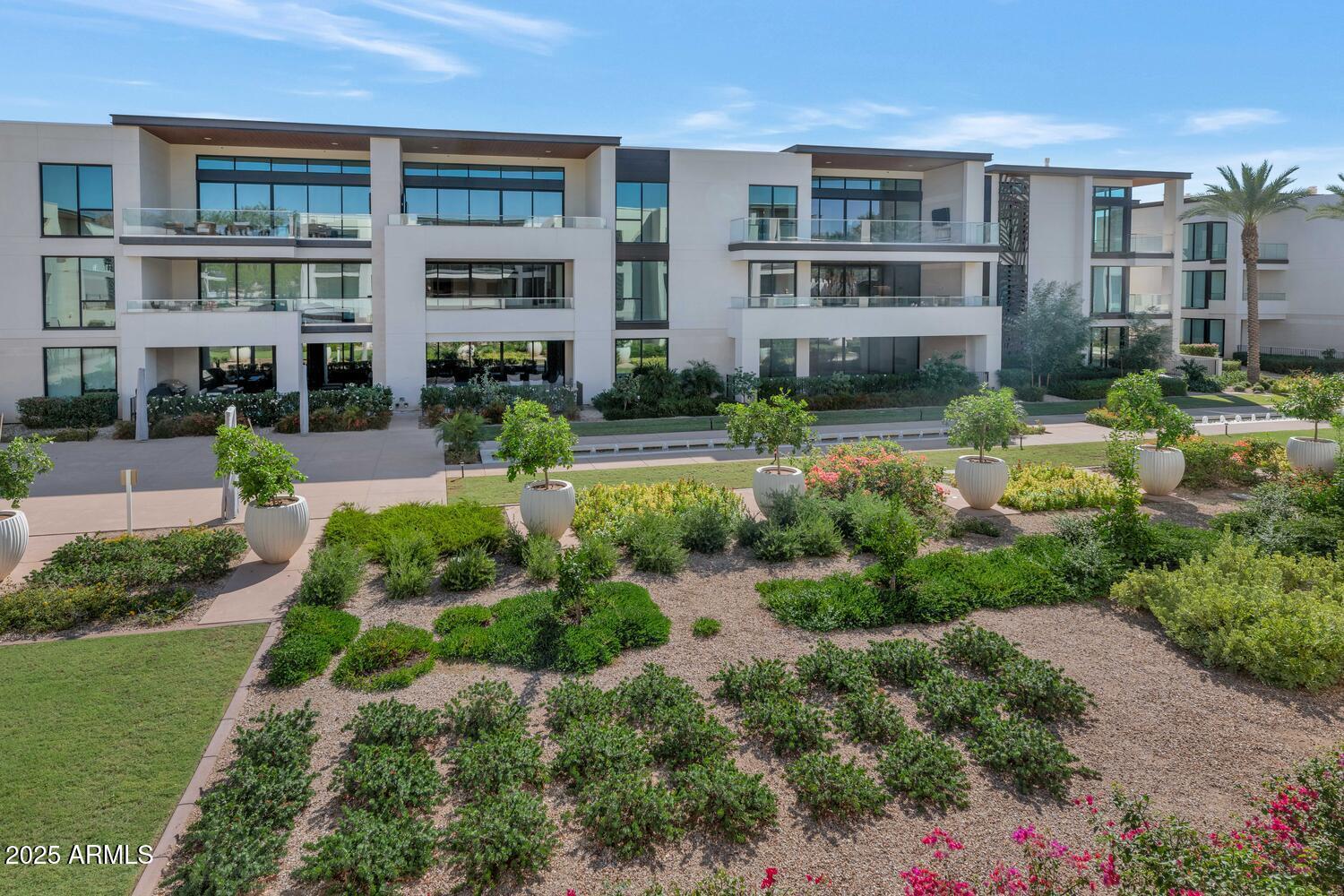 6587 N PALMERAIE Boulevard 2007