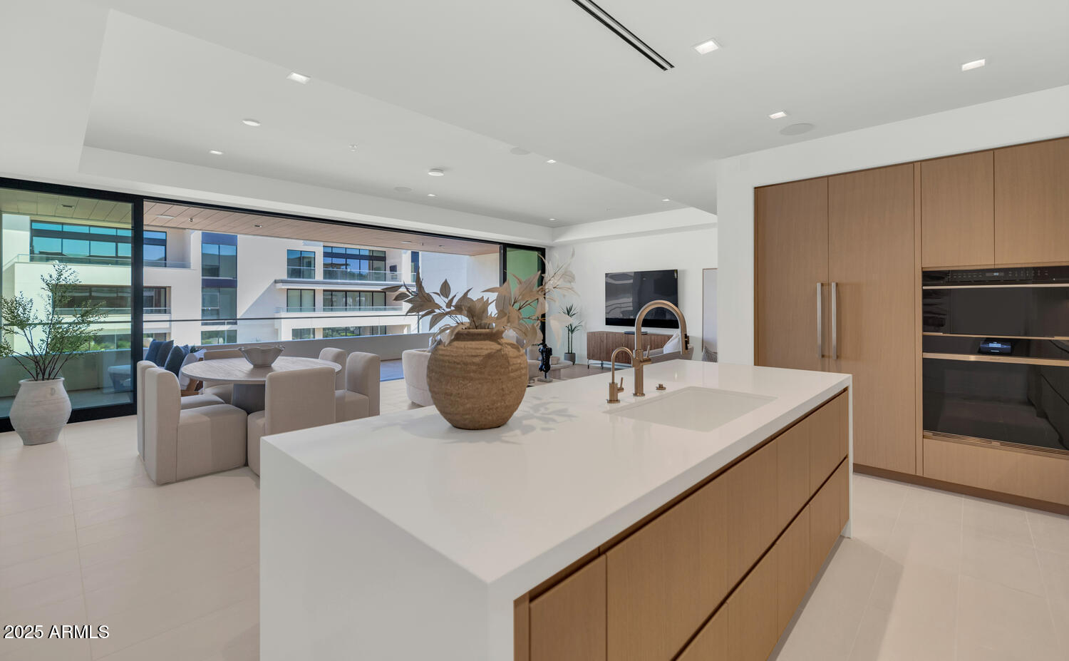 6587 N PALMERAIE Boulevard 2007