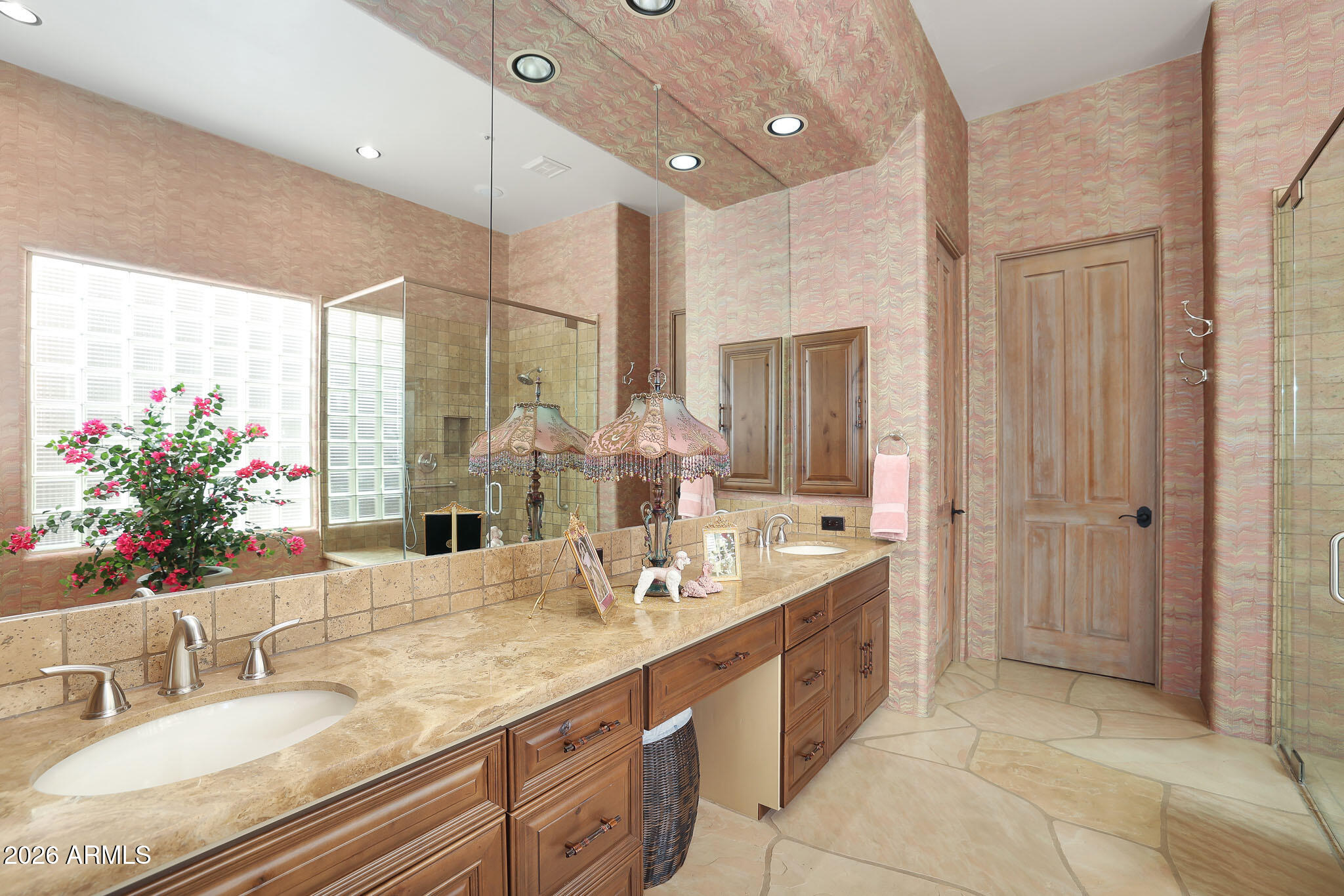 11023 E DE LA O Road