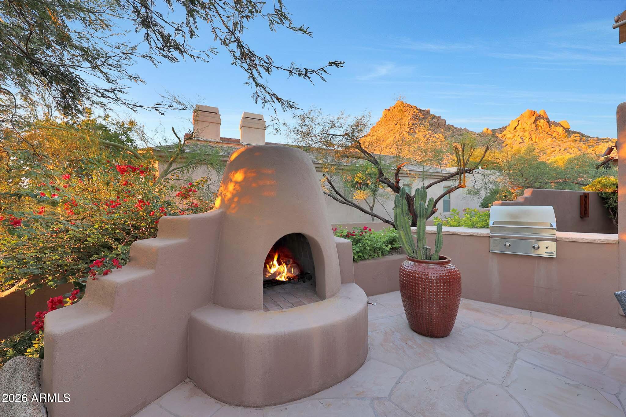 11023 E DE LA O Road