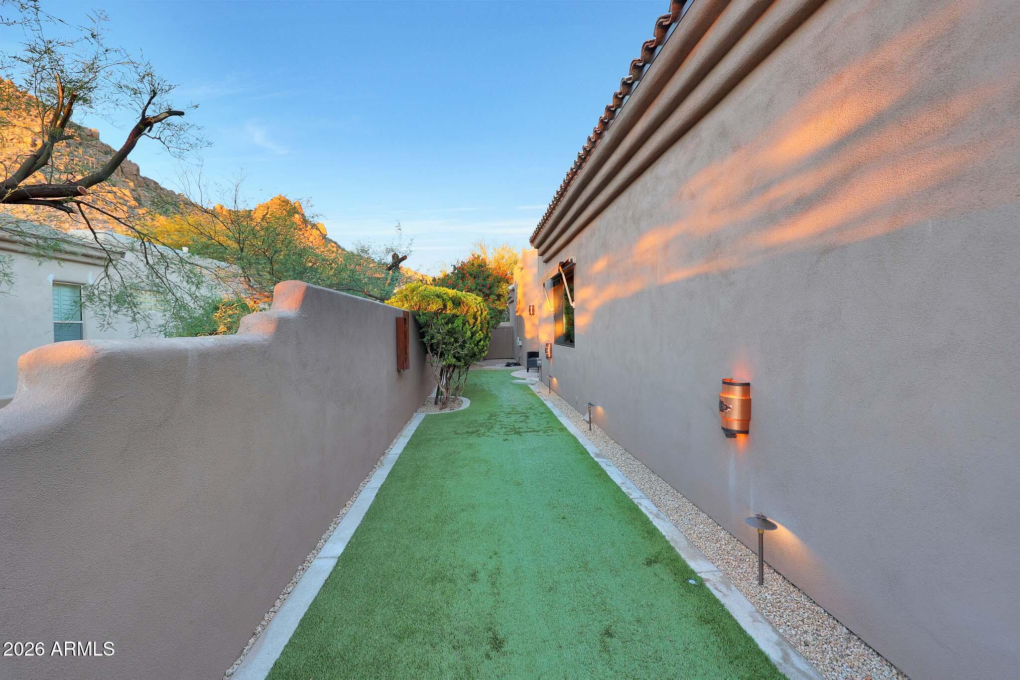 11023 E DE LA O Road