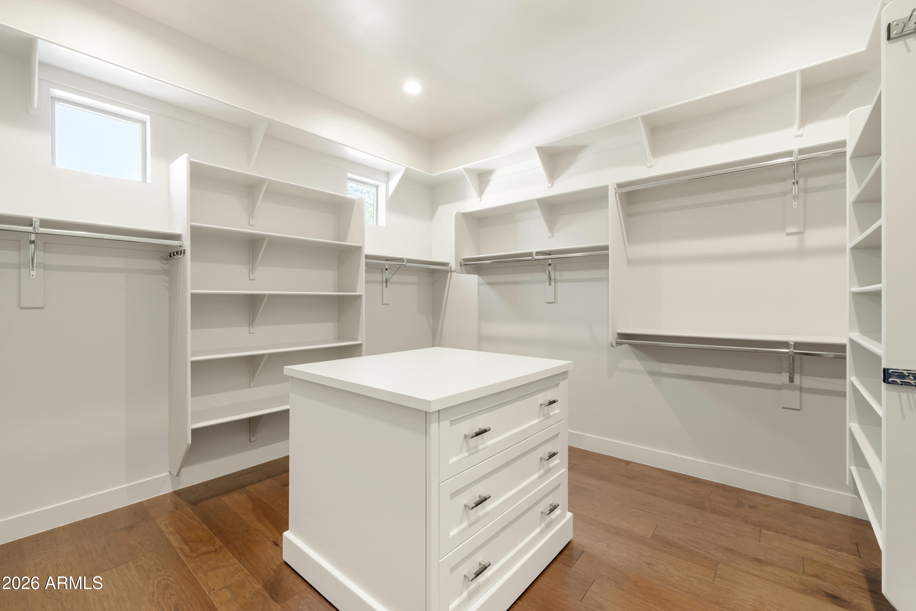625 W Echo Lane