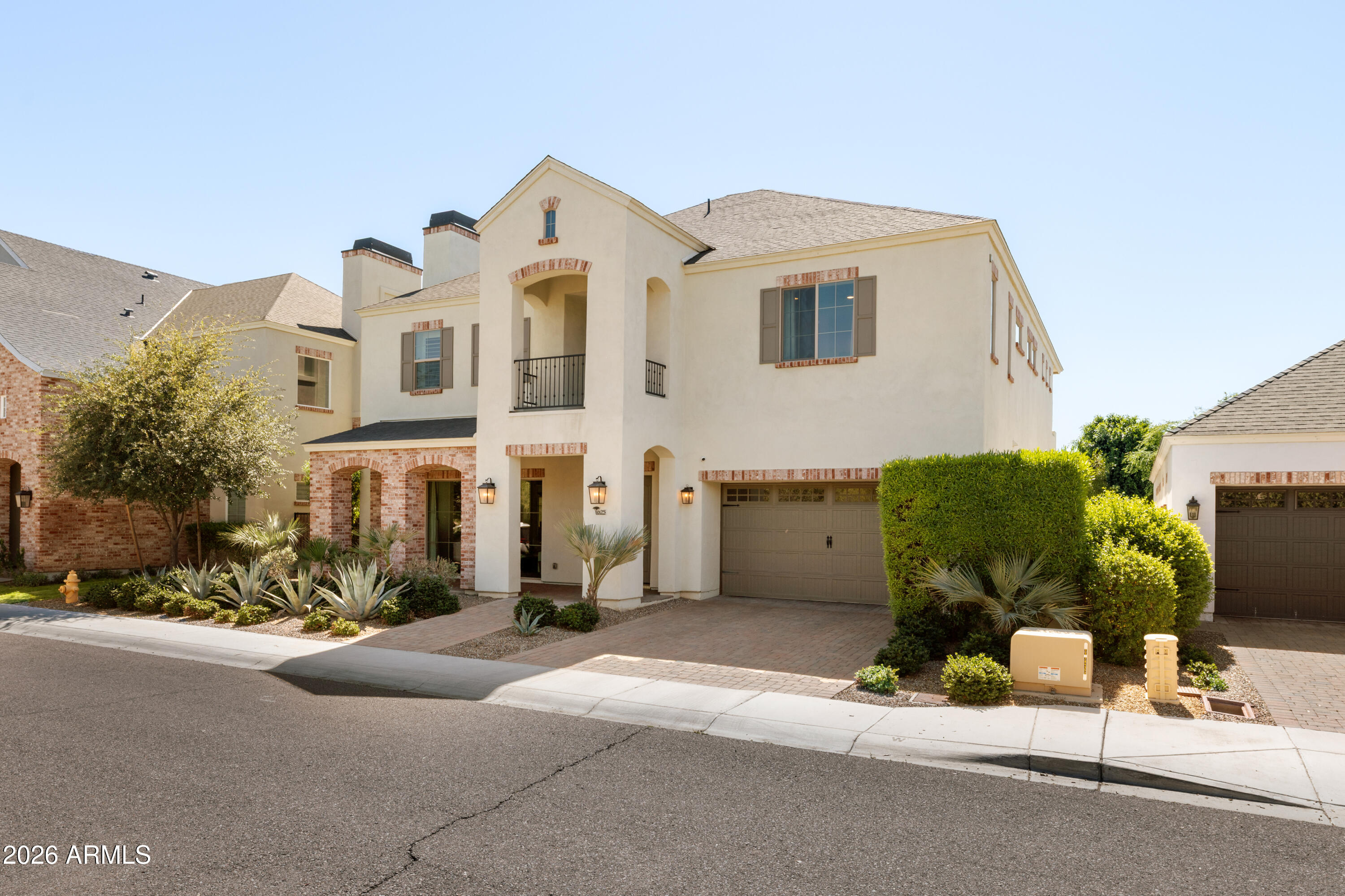 625 W Echo Lane