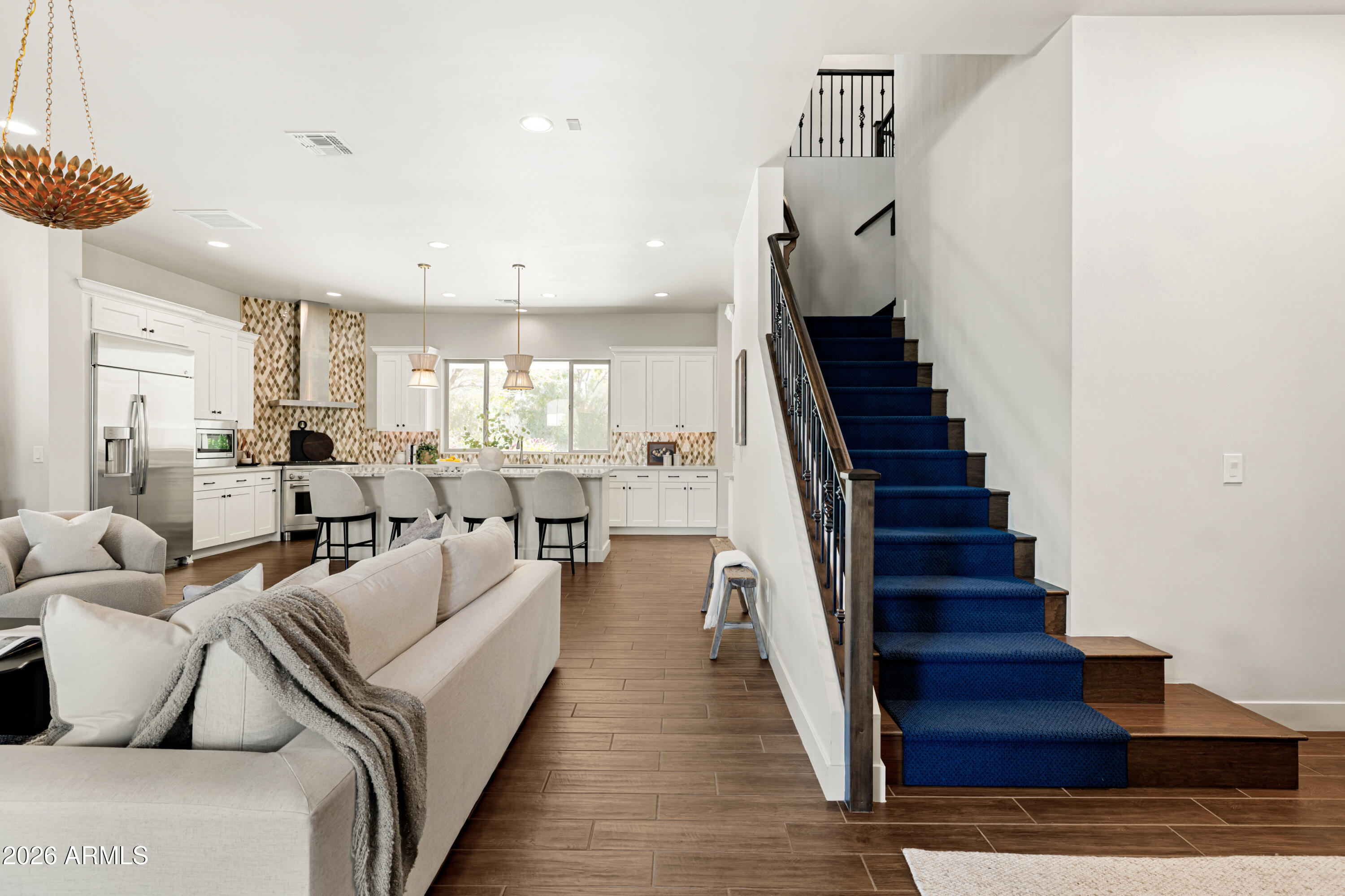625 W Echo Lane