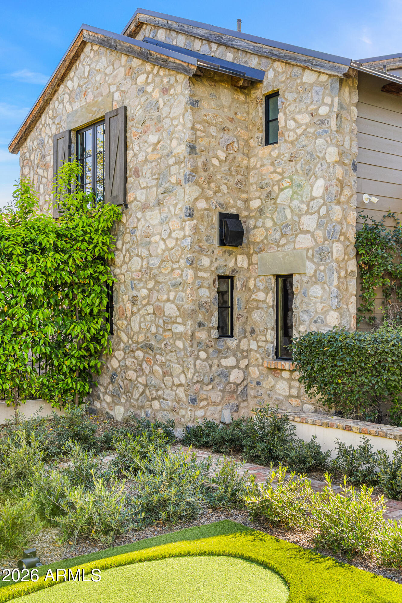 5858 E CABALLO Drive