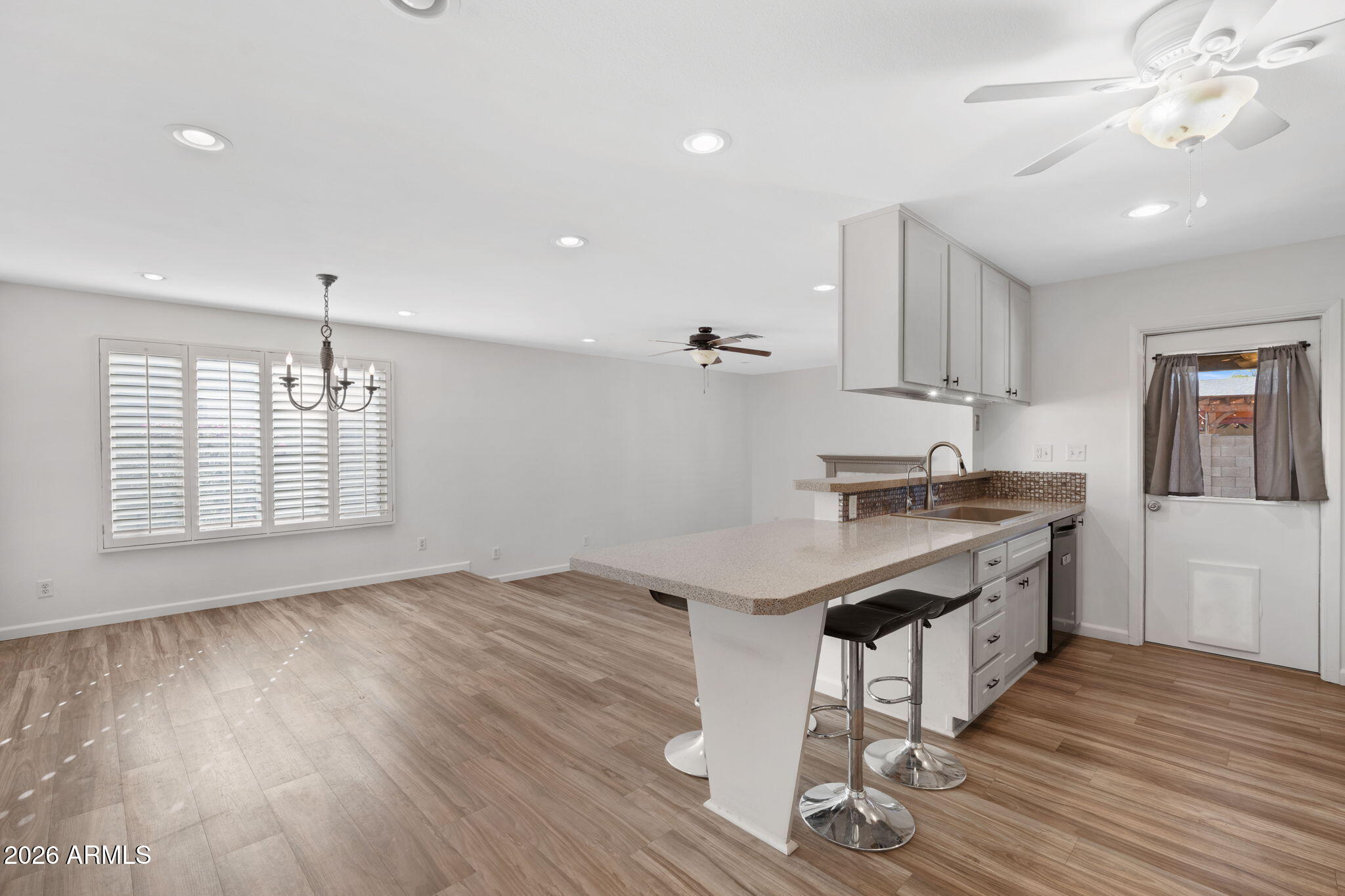 2137 E APOLLO Avenue