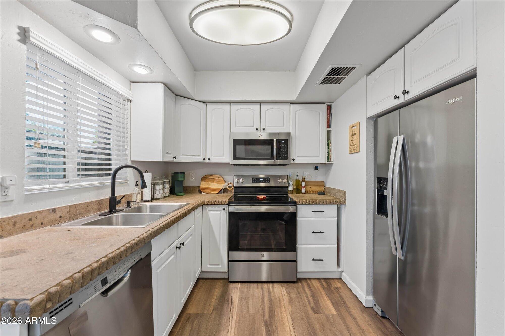 2832 N GRANITE REEF Road