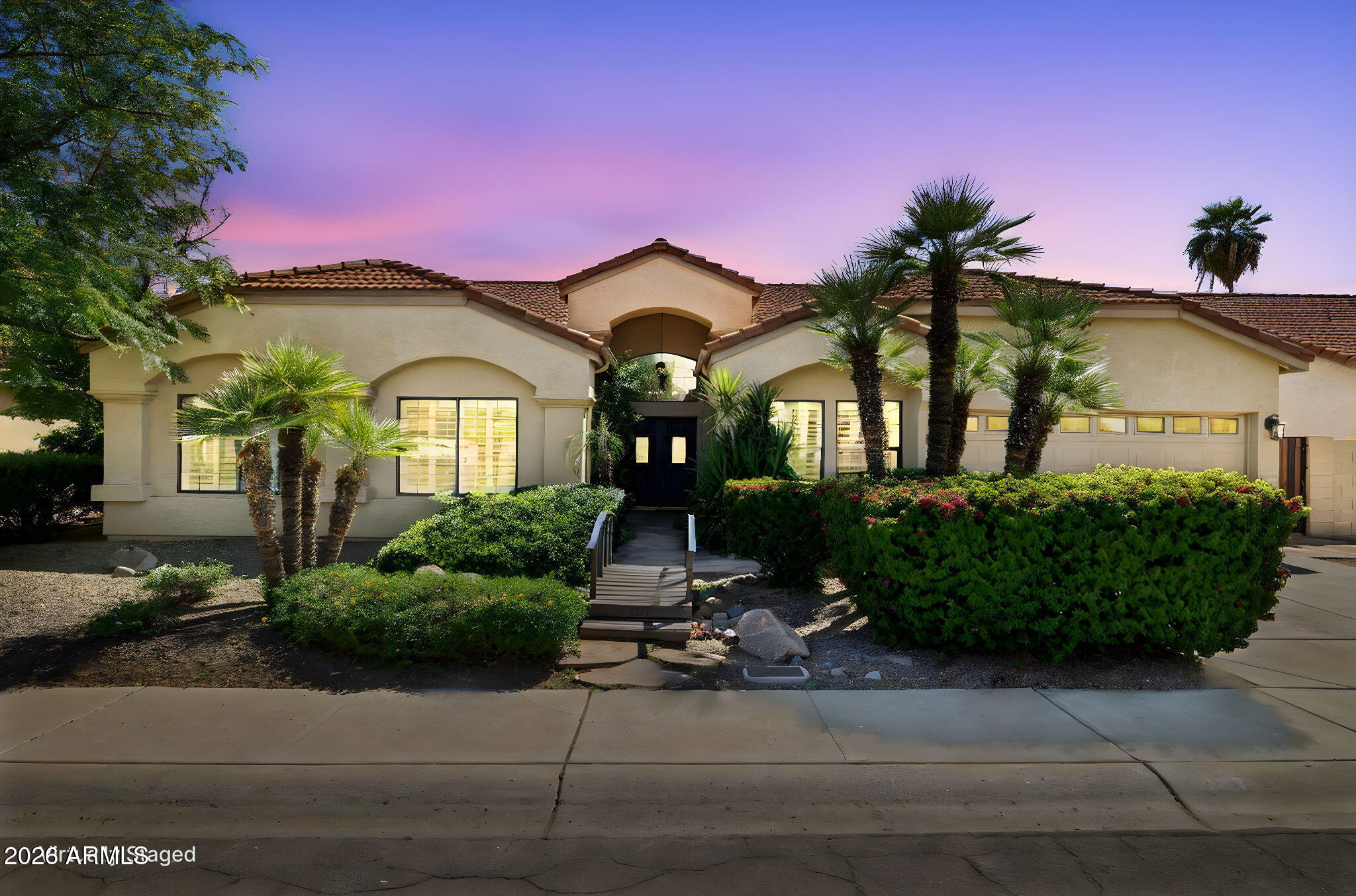 5637 E BEVERLY Lane