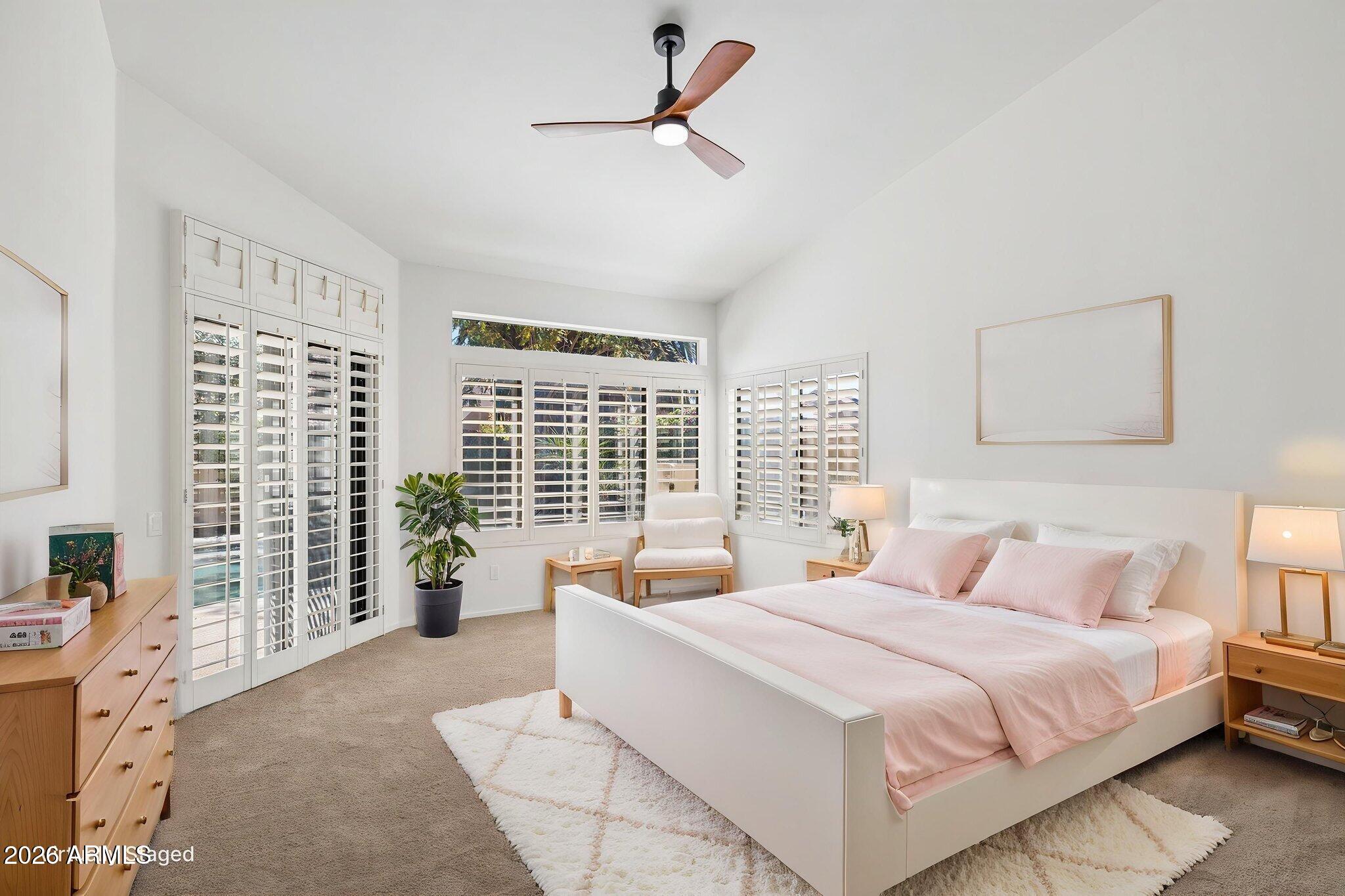 5637 E BEVERLY Lane