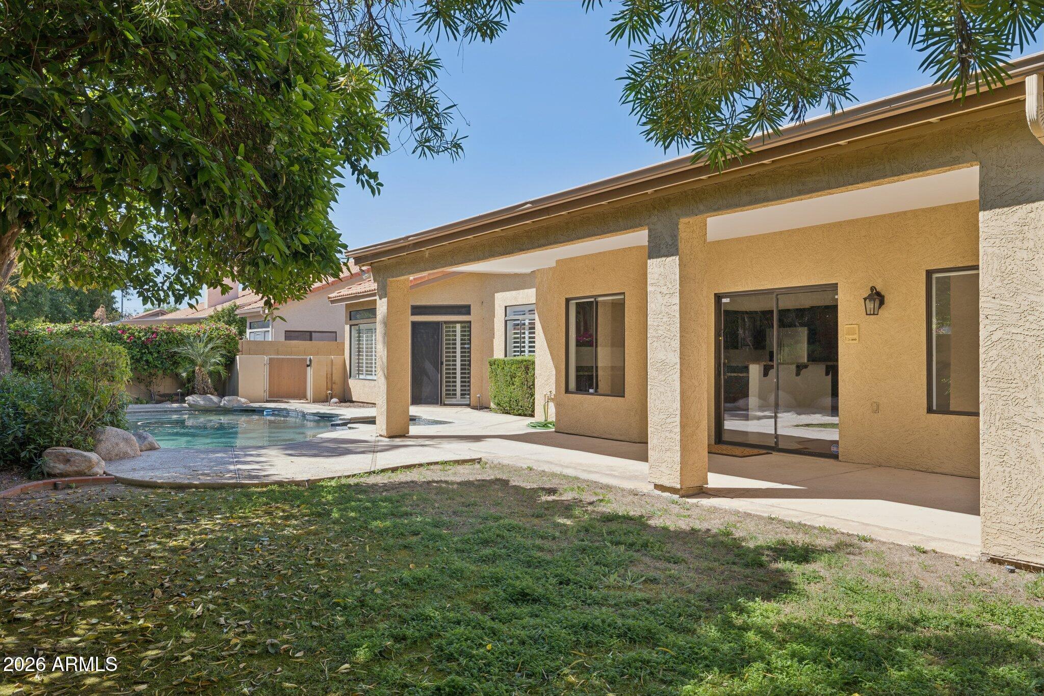 5637 E BEVERLY Lane