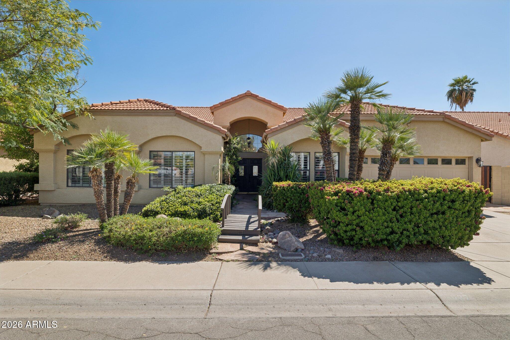 5637 E BEVERLY Lane