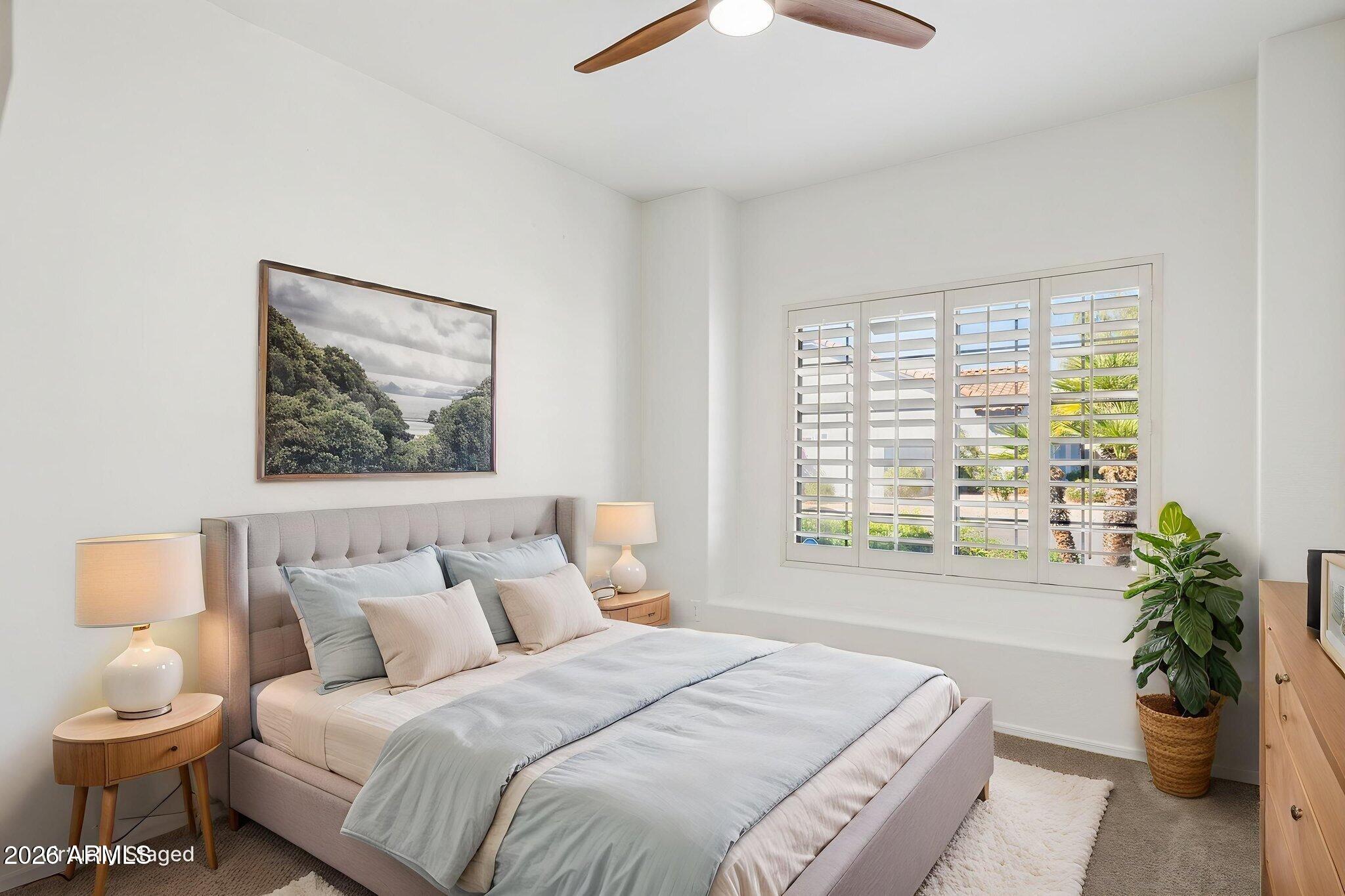 5637 E BEVERLY Lane