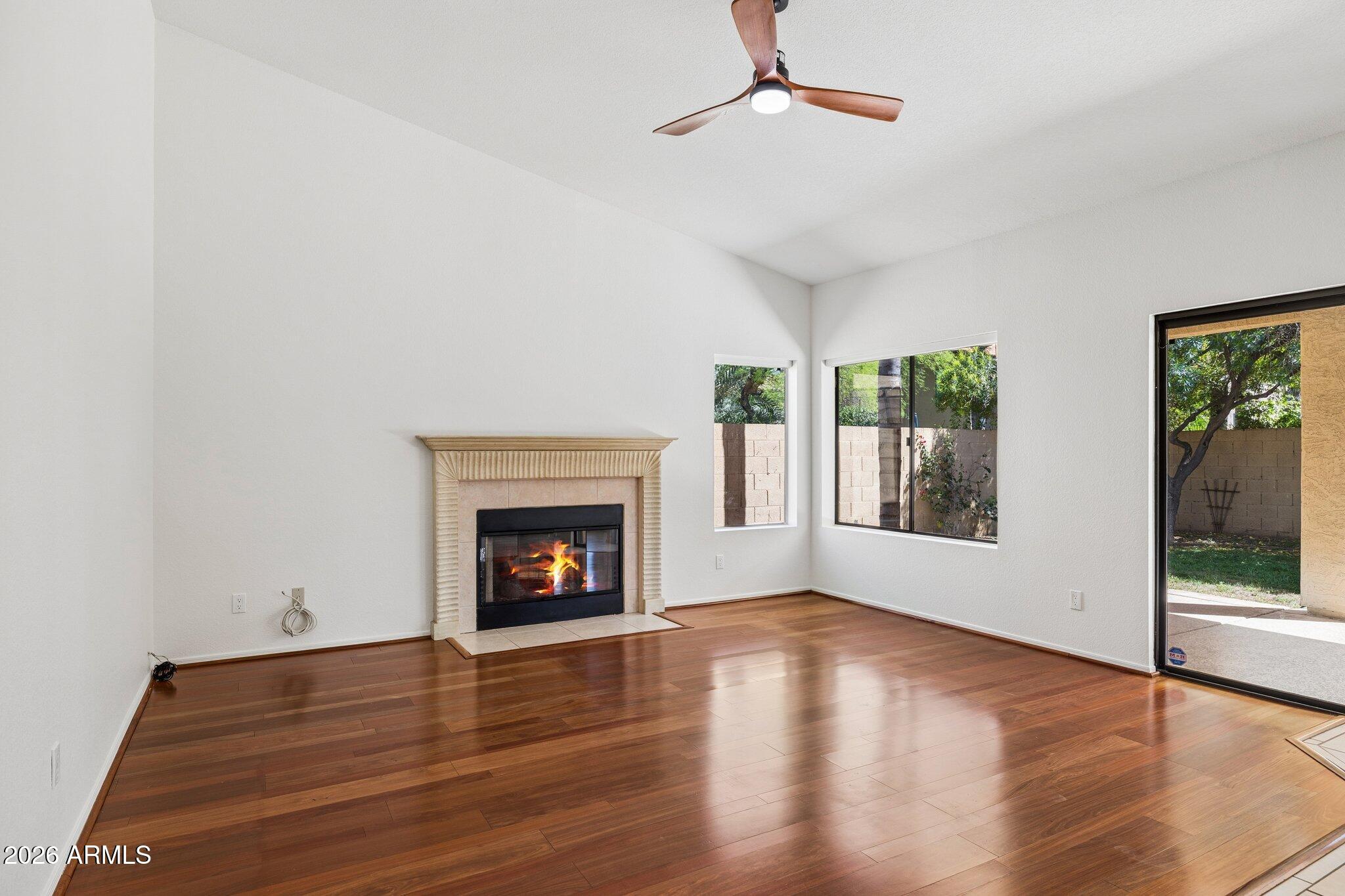 5637 E BEVERLY Lane