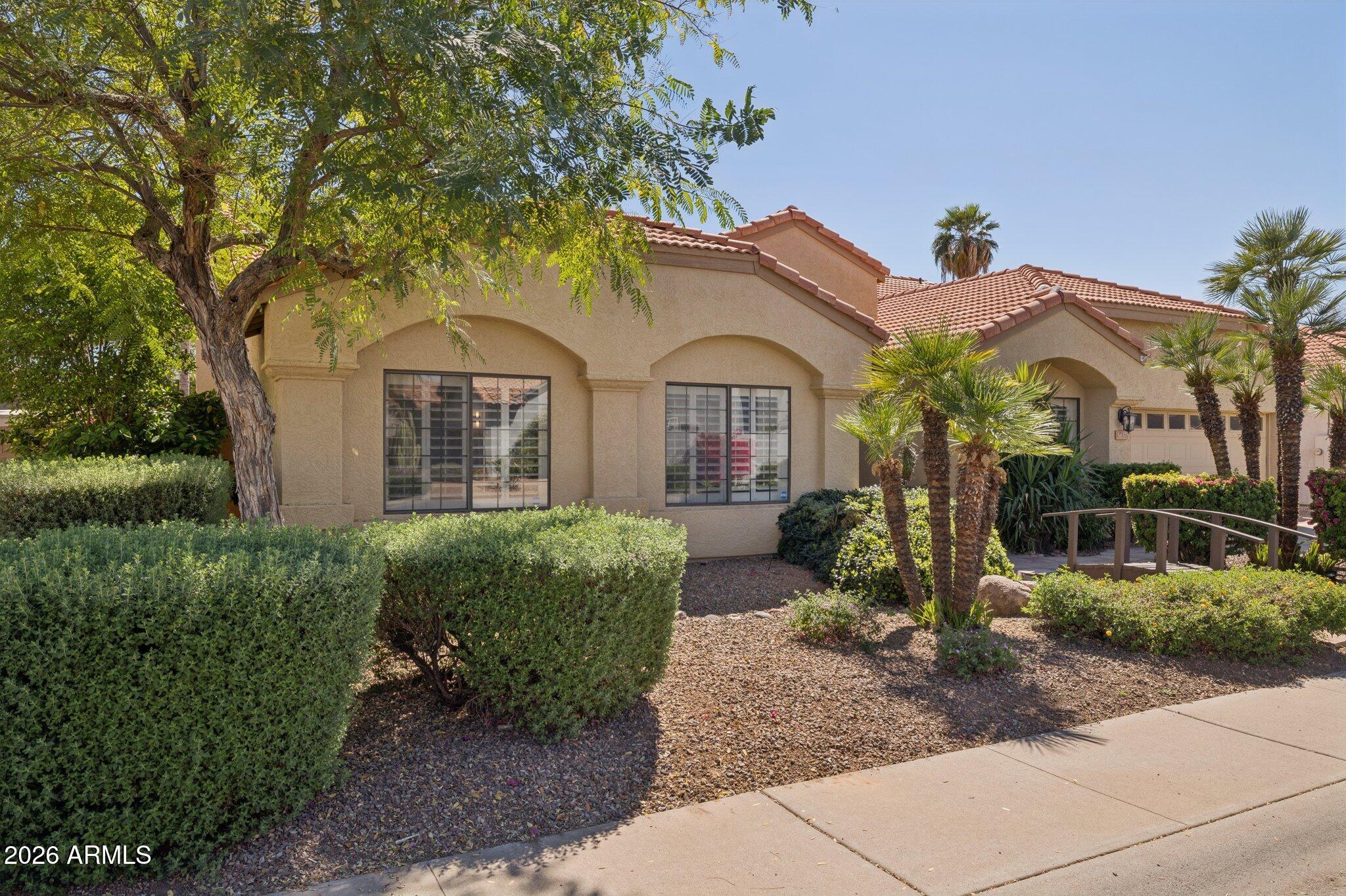 5637 E BEVERLY Lane