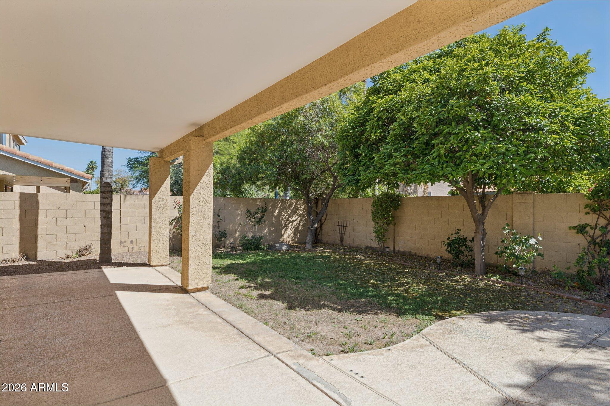 5637 E BEVERLY Lane