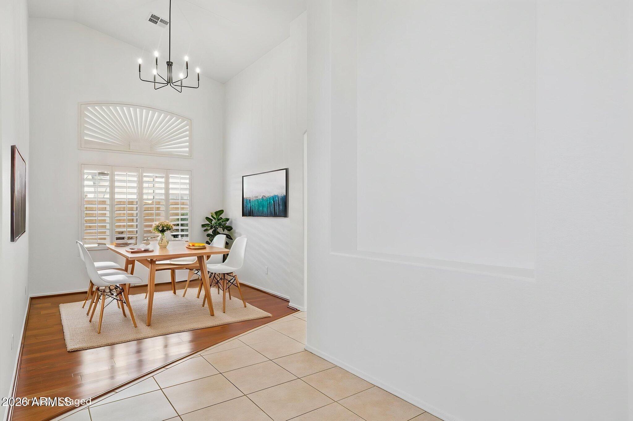 5637 E BEVERLY Lane
