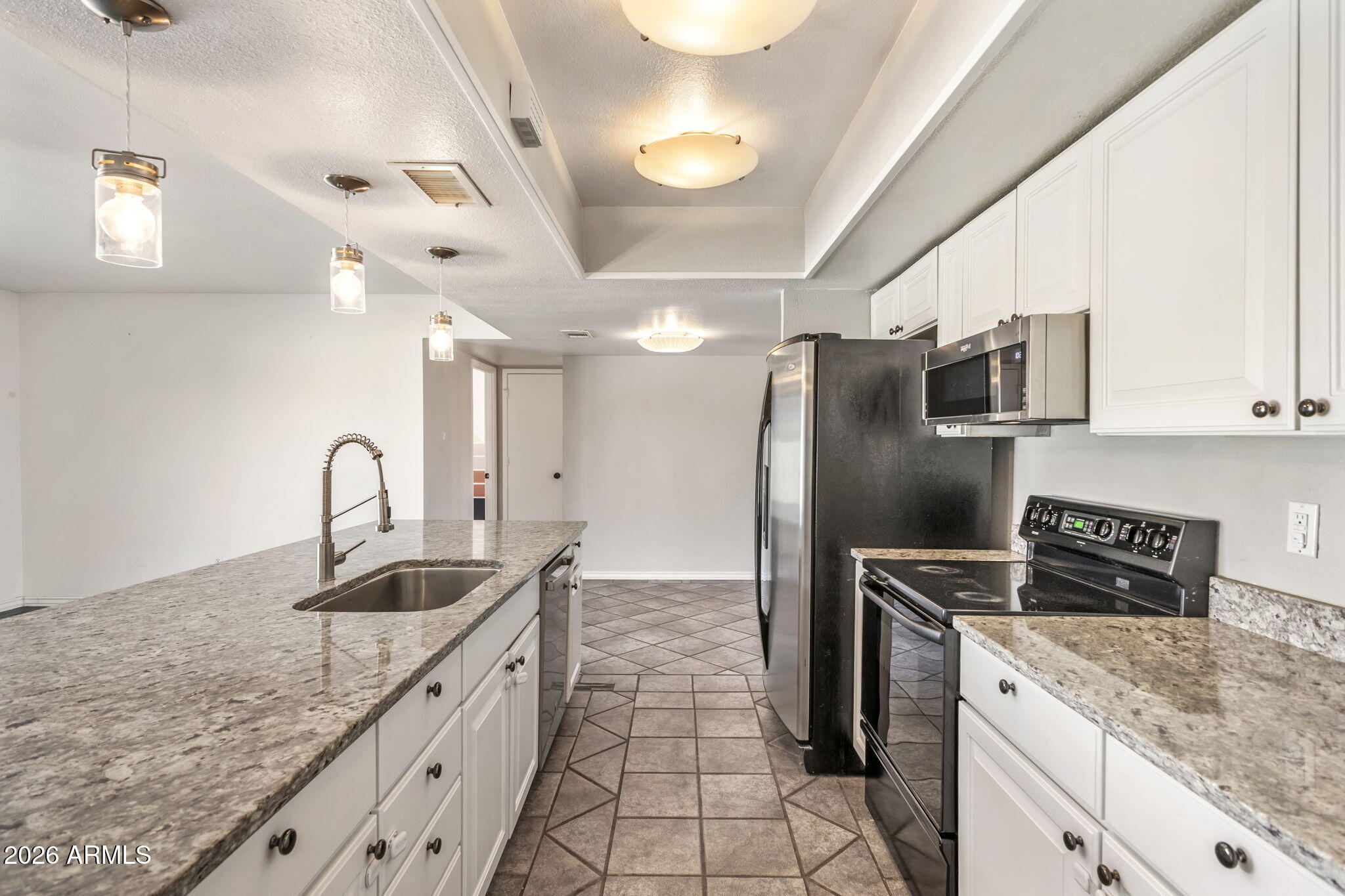 4616 S Poplar Street