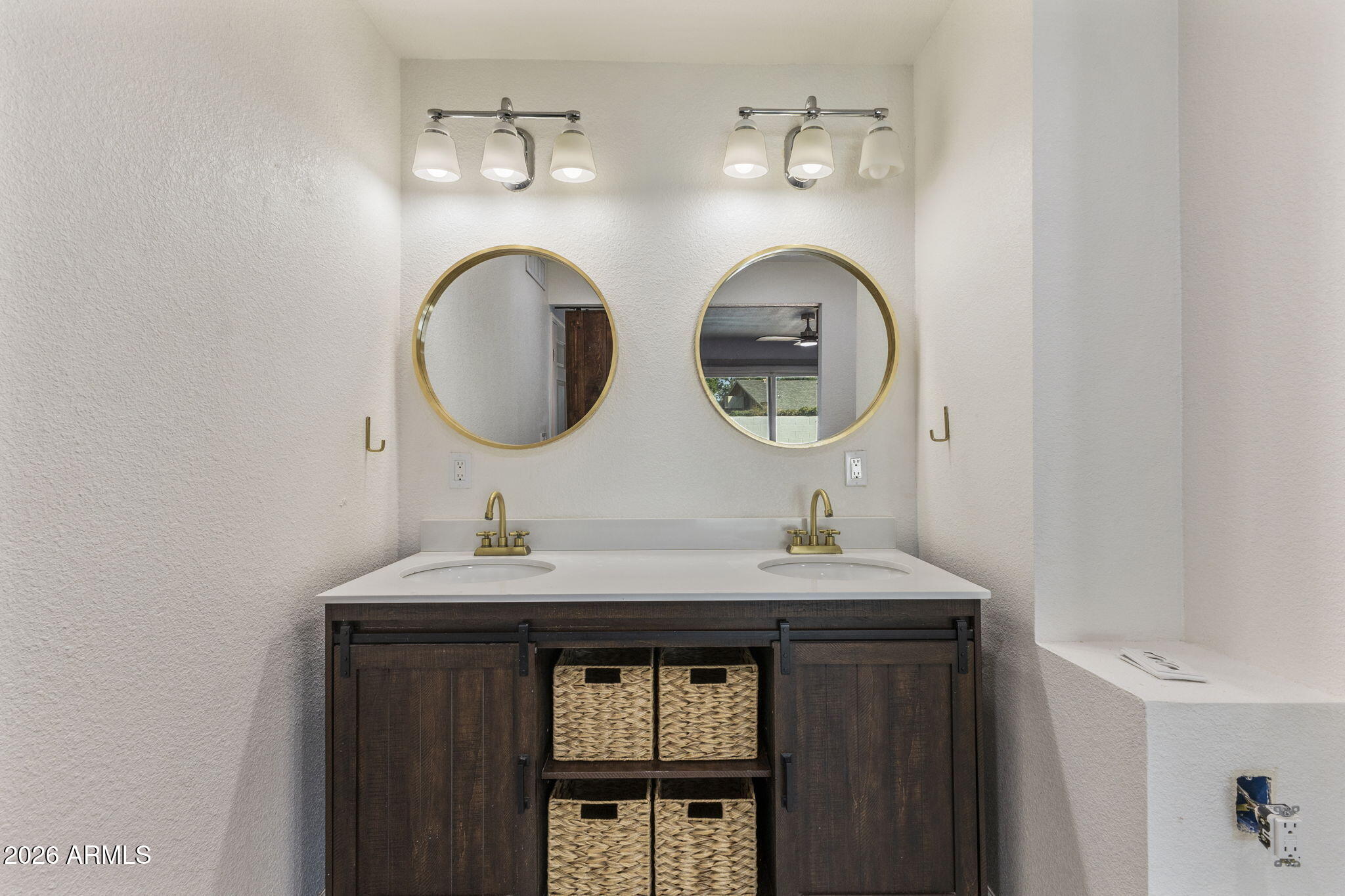 4616 S Poplar Street