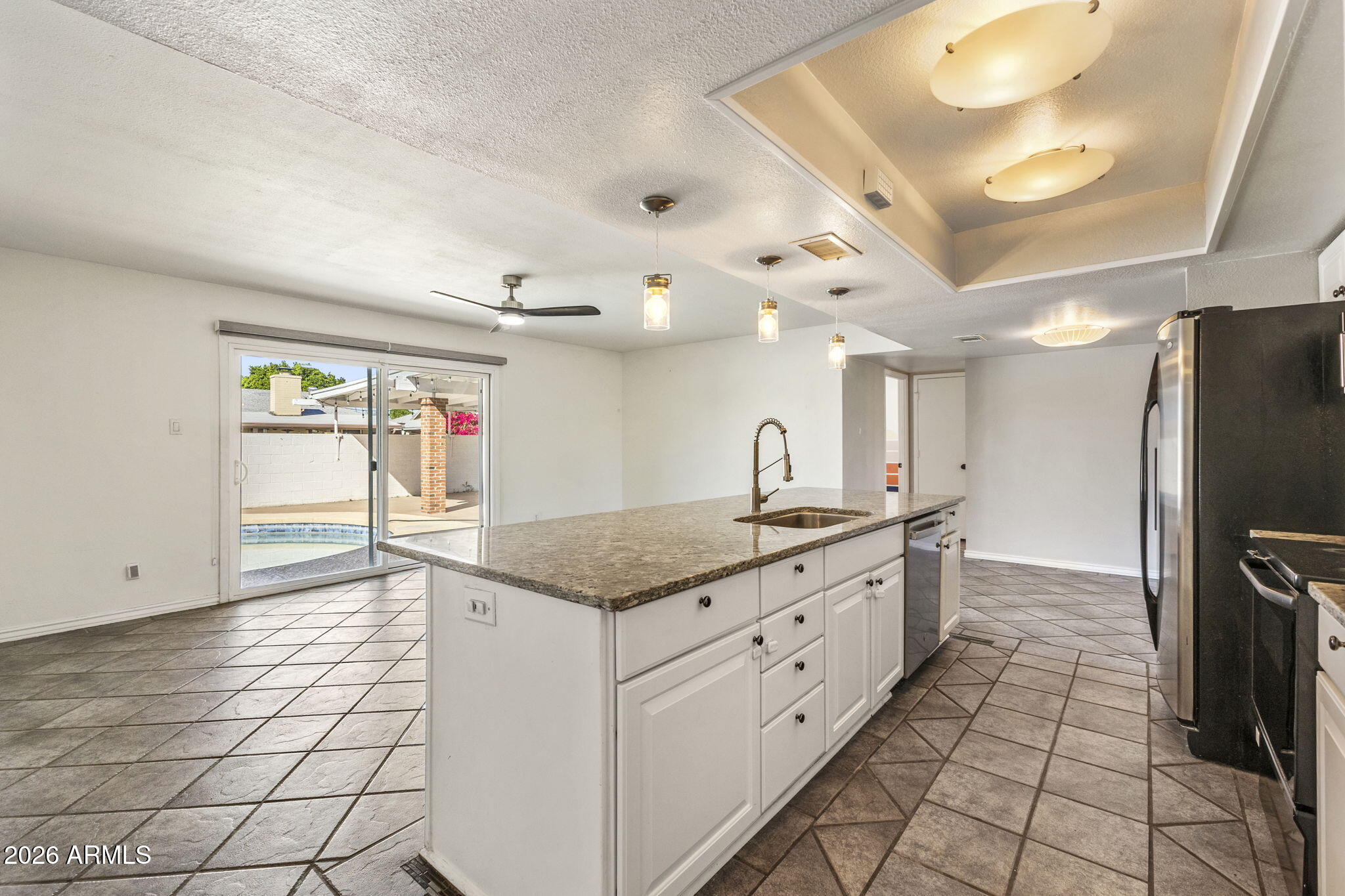 4616 S Poplar Street