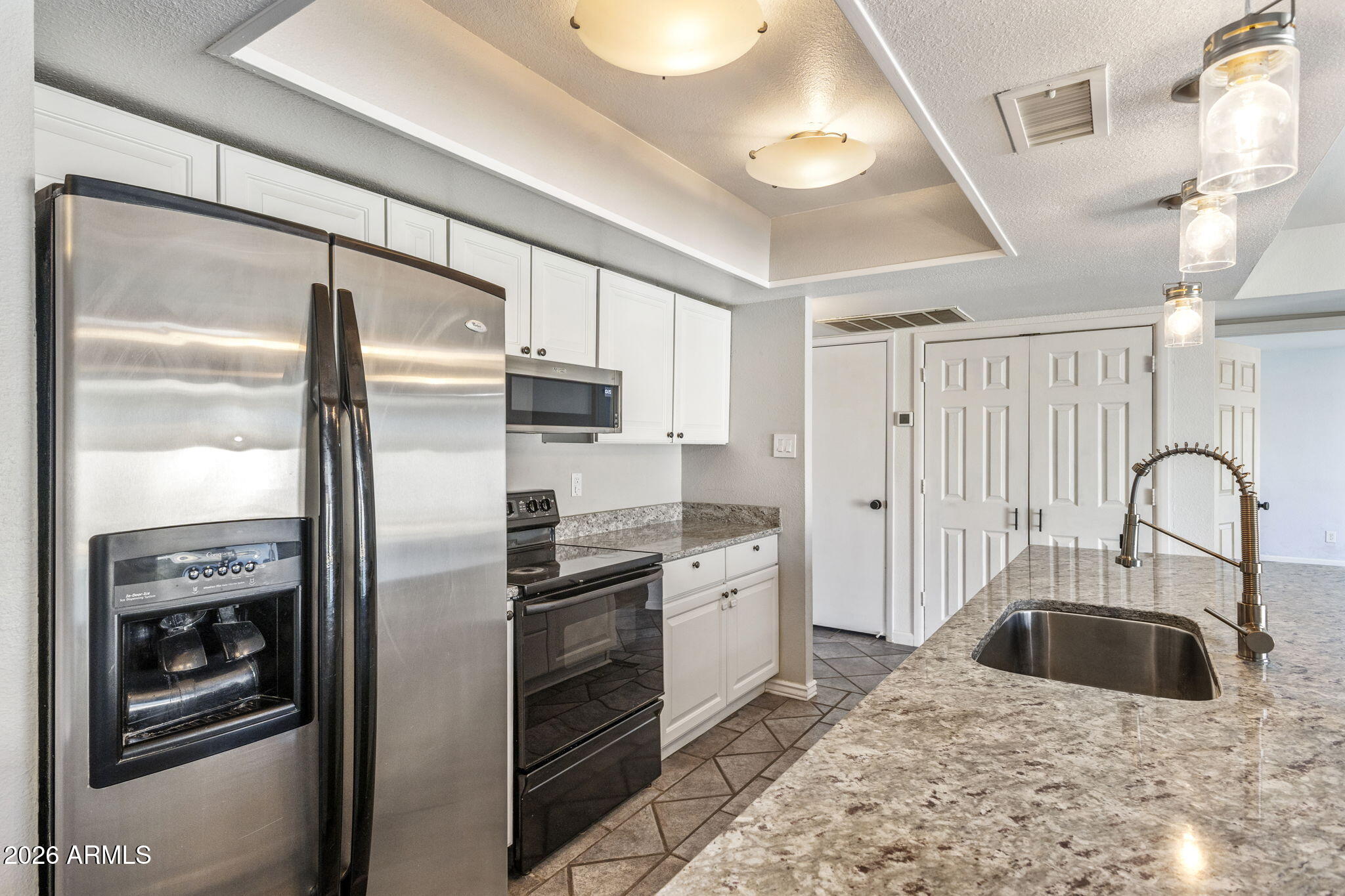 4616 S Poplar Street