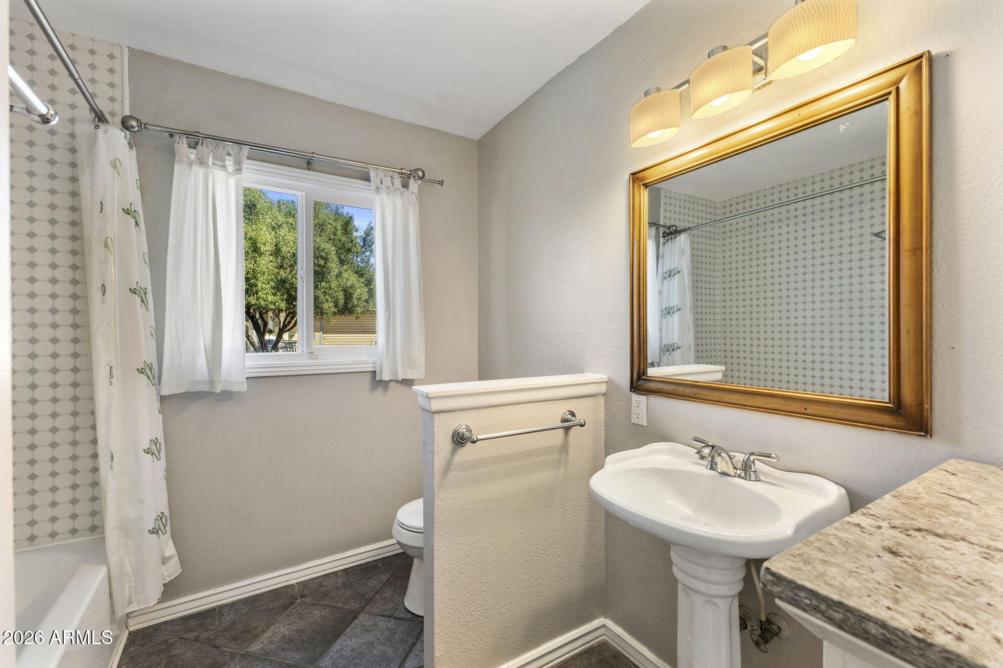 4616 S Poplar Street