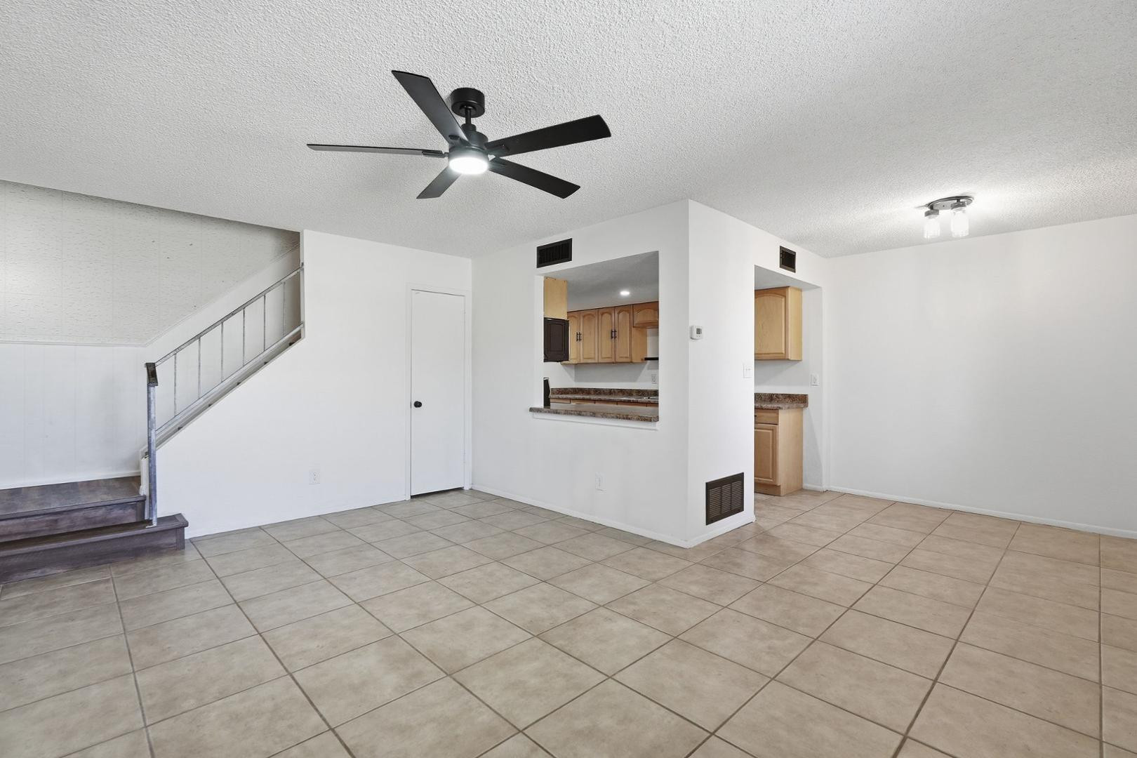 1017 E Redfield Road