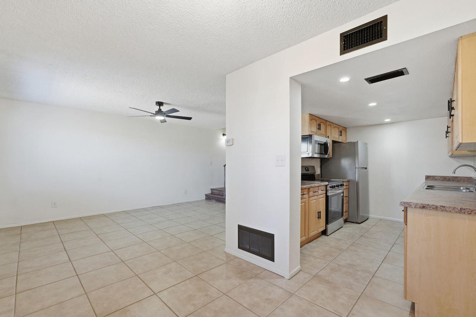 1017 E Redfield Road