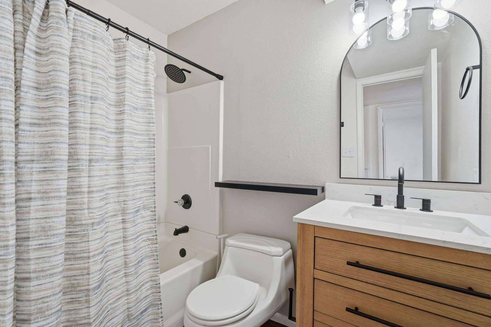 1017 E Redfield Road