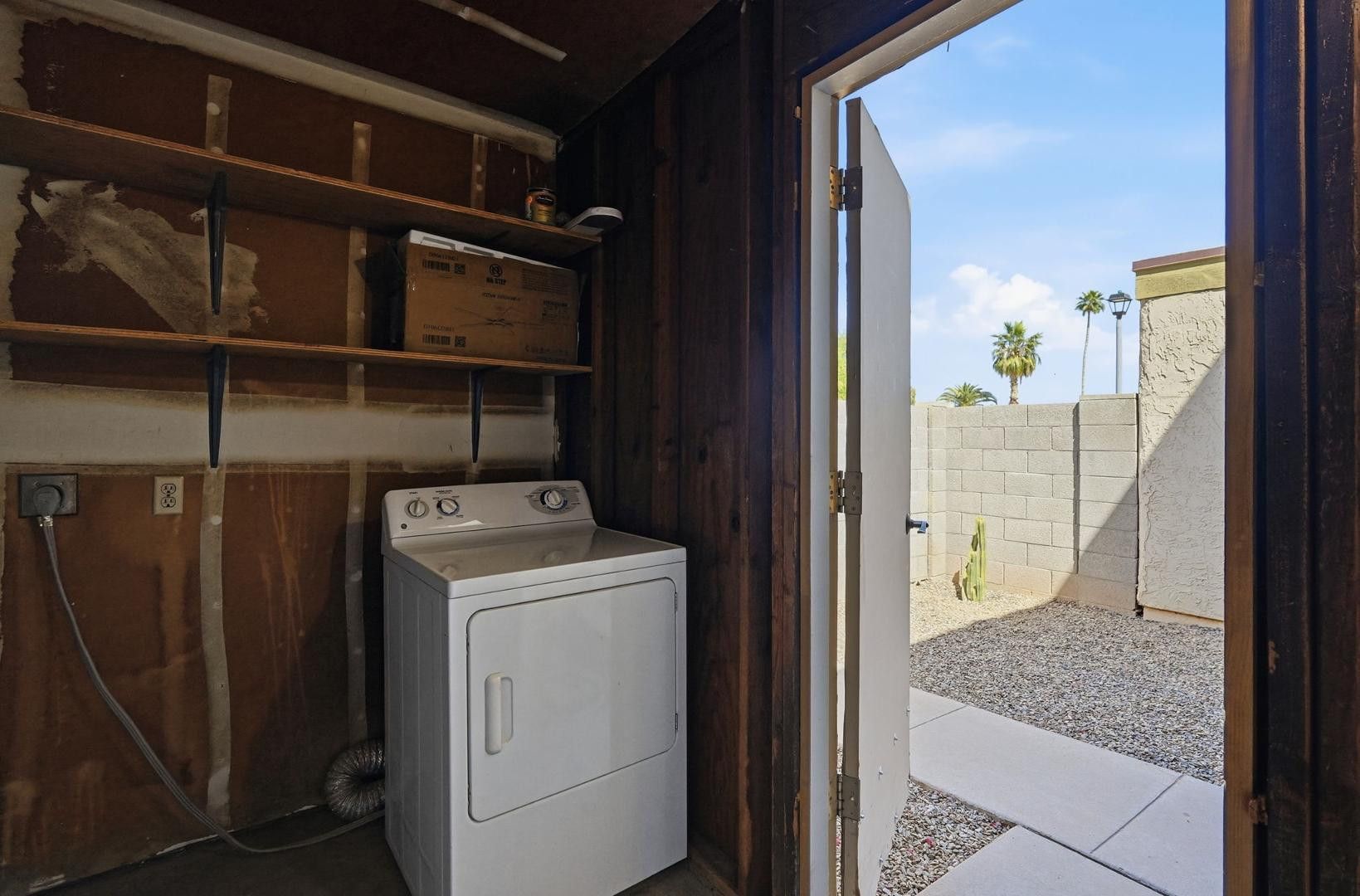 1017 E Redfield Road