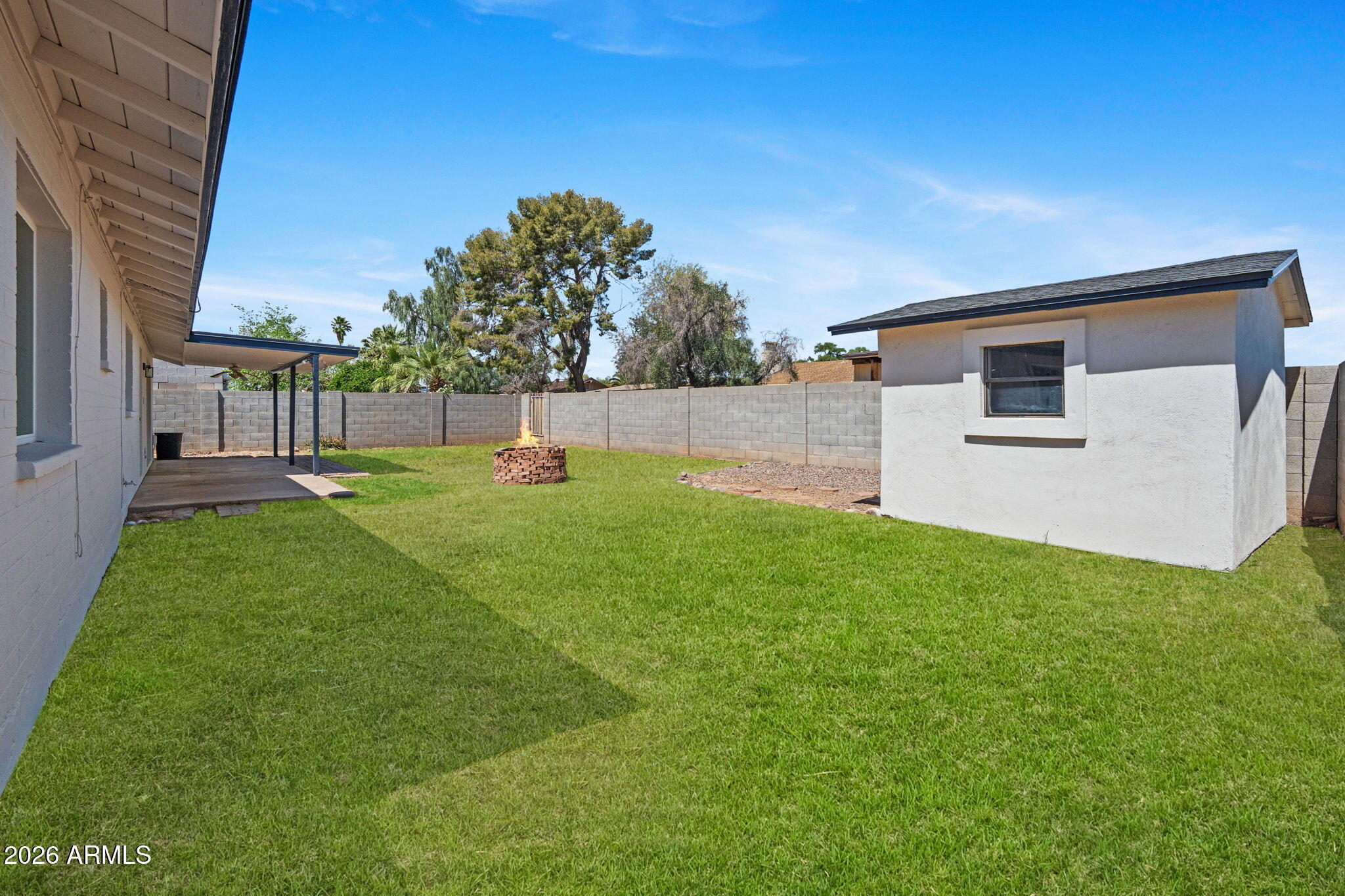 1664 E DEL RIO Drive