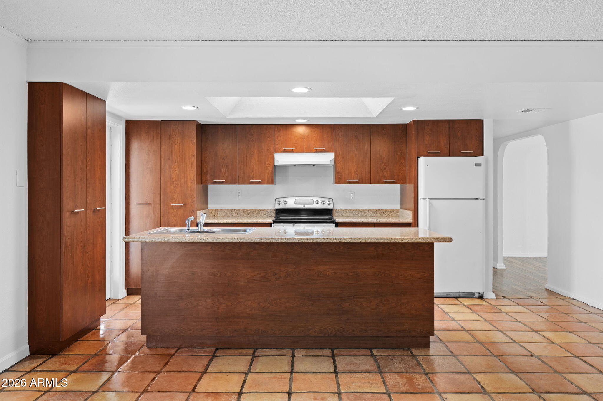 1664 E DEL RIO Drive