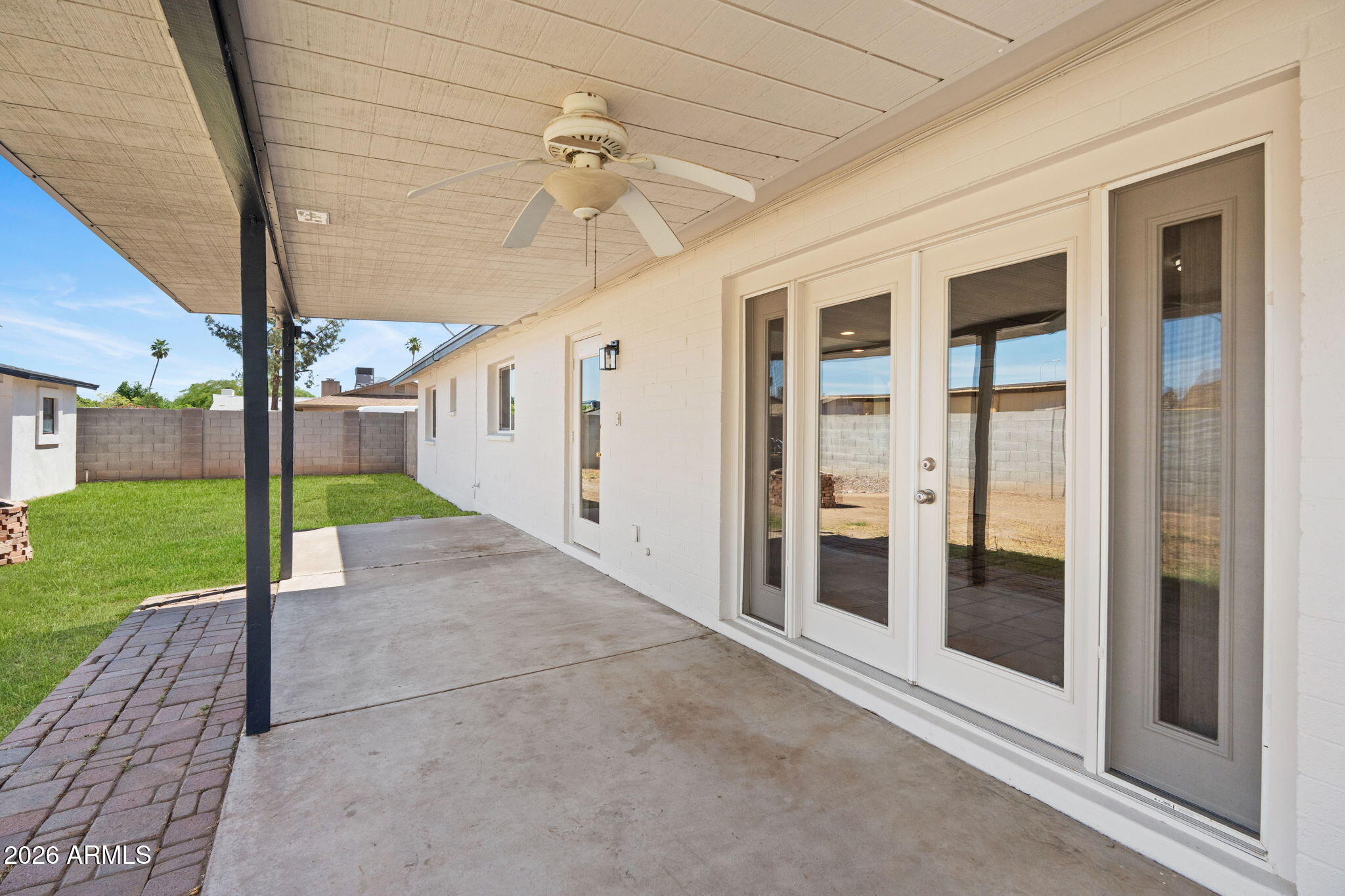 1664 E DEL RIO Drive